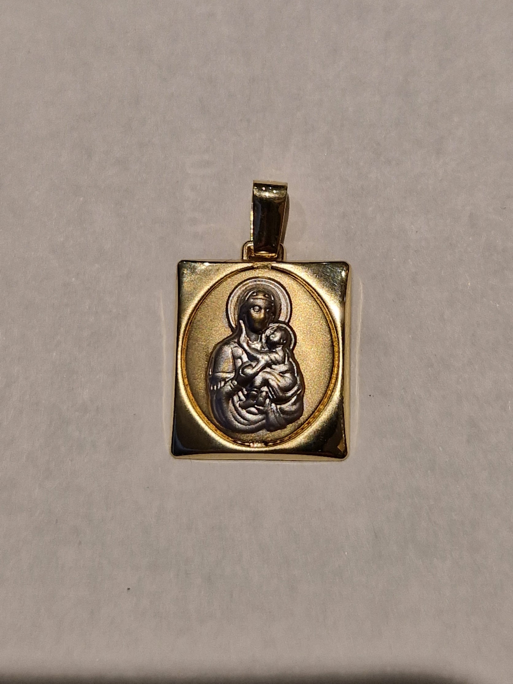 Religion Pendant Virgin Mary baby Jesus in Gold 18k