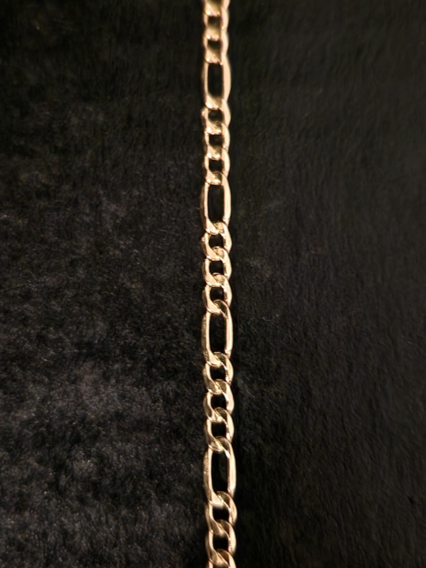 Figaro Chain in Gold 18k