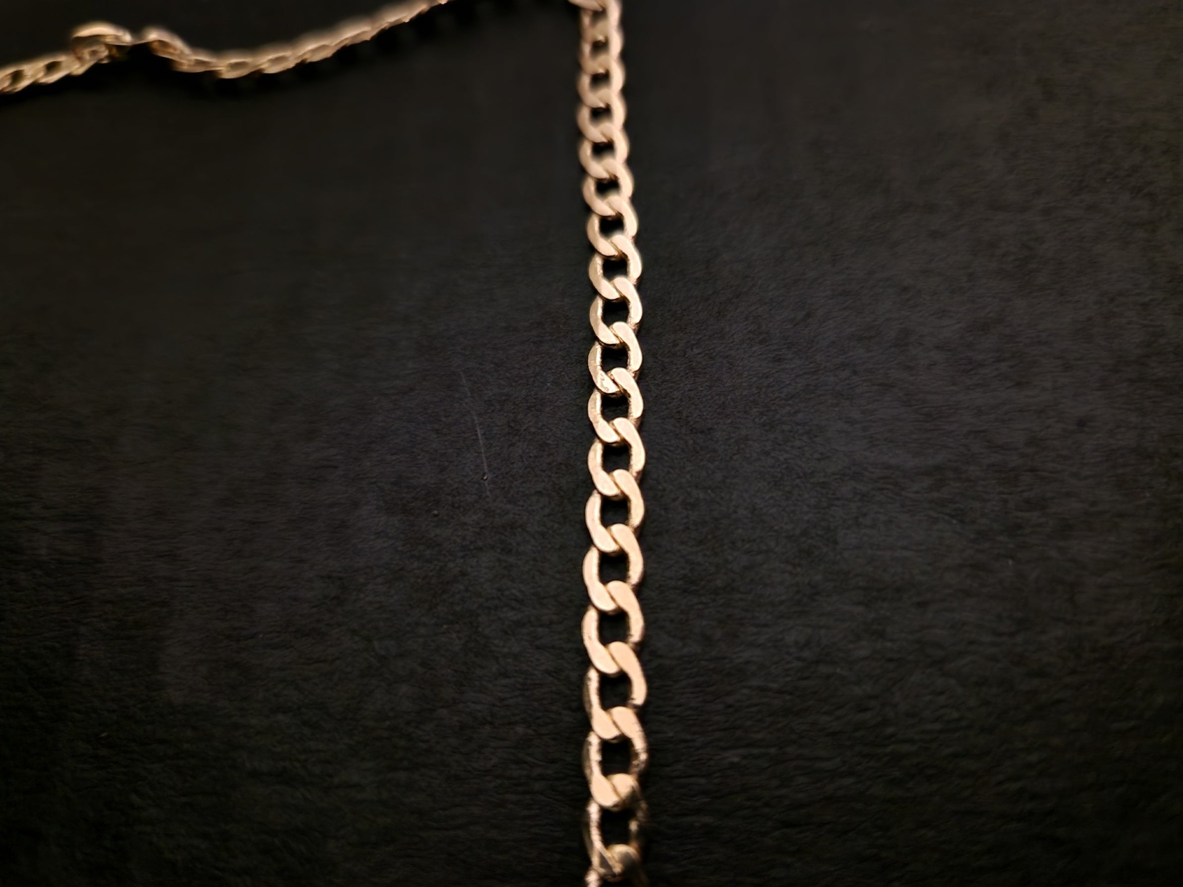 Curb Chain in Gold 18k