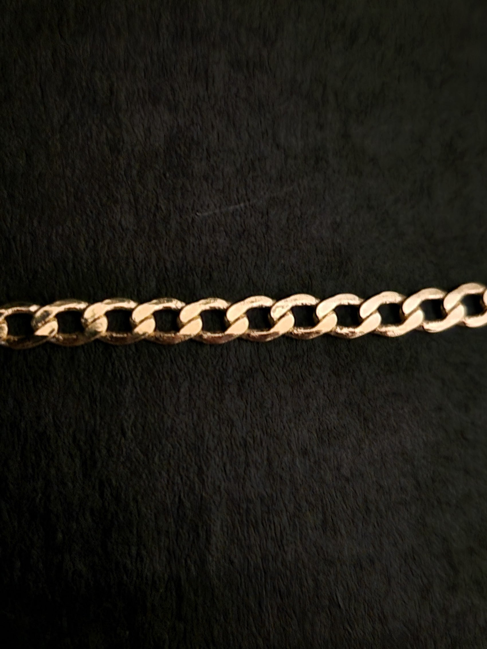 Curb Chain in Gold 18k