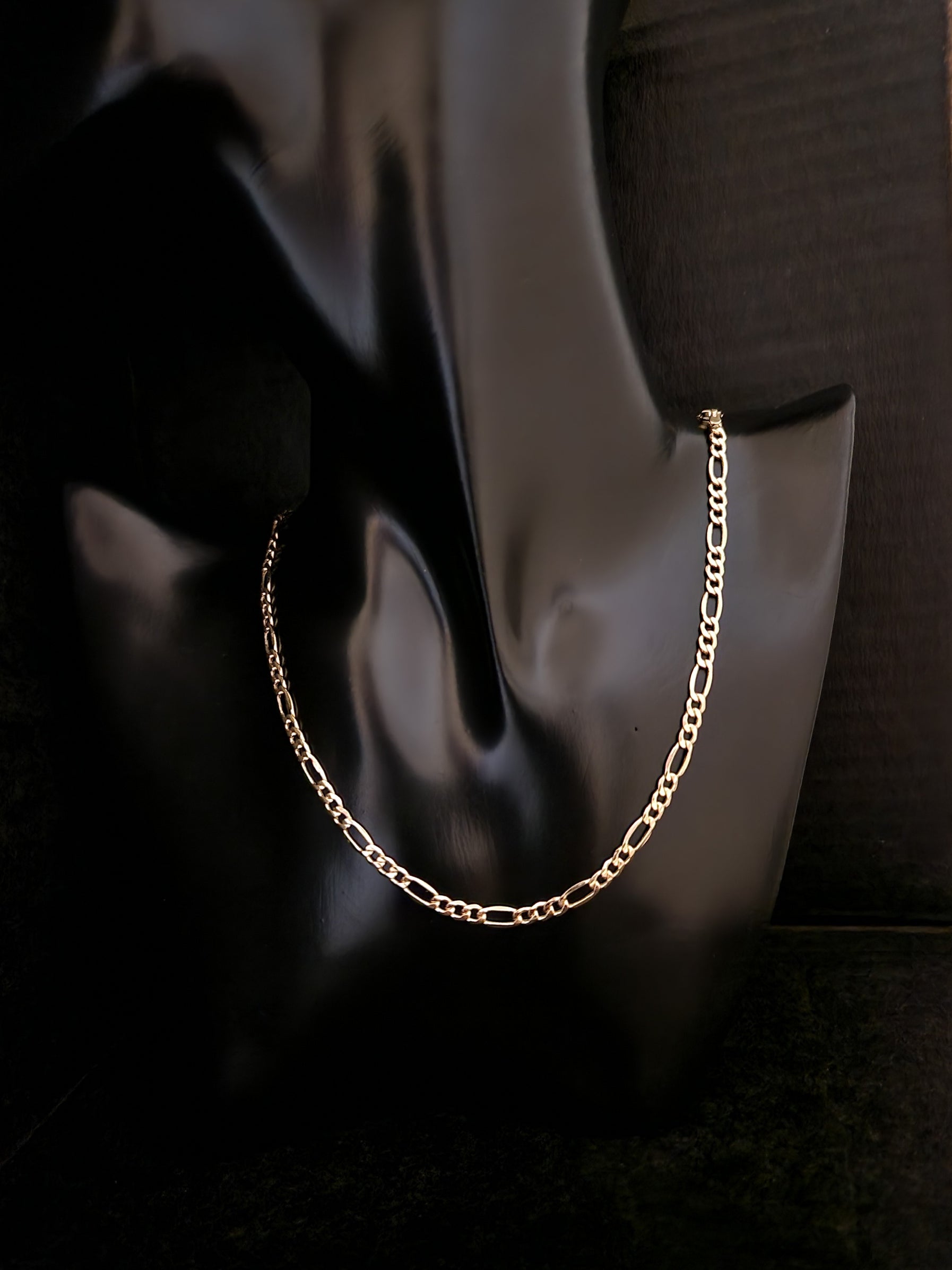 Figaro Chain in Gold 18k