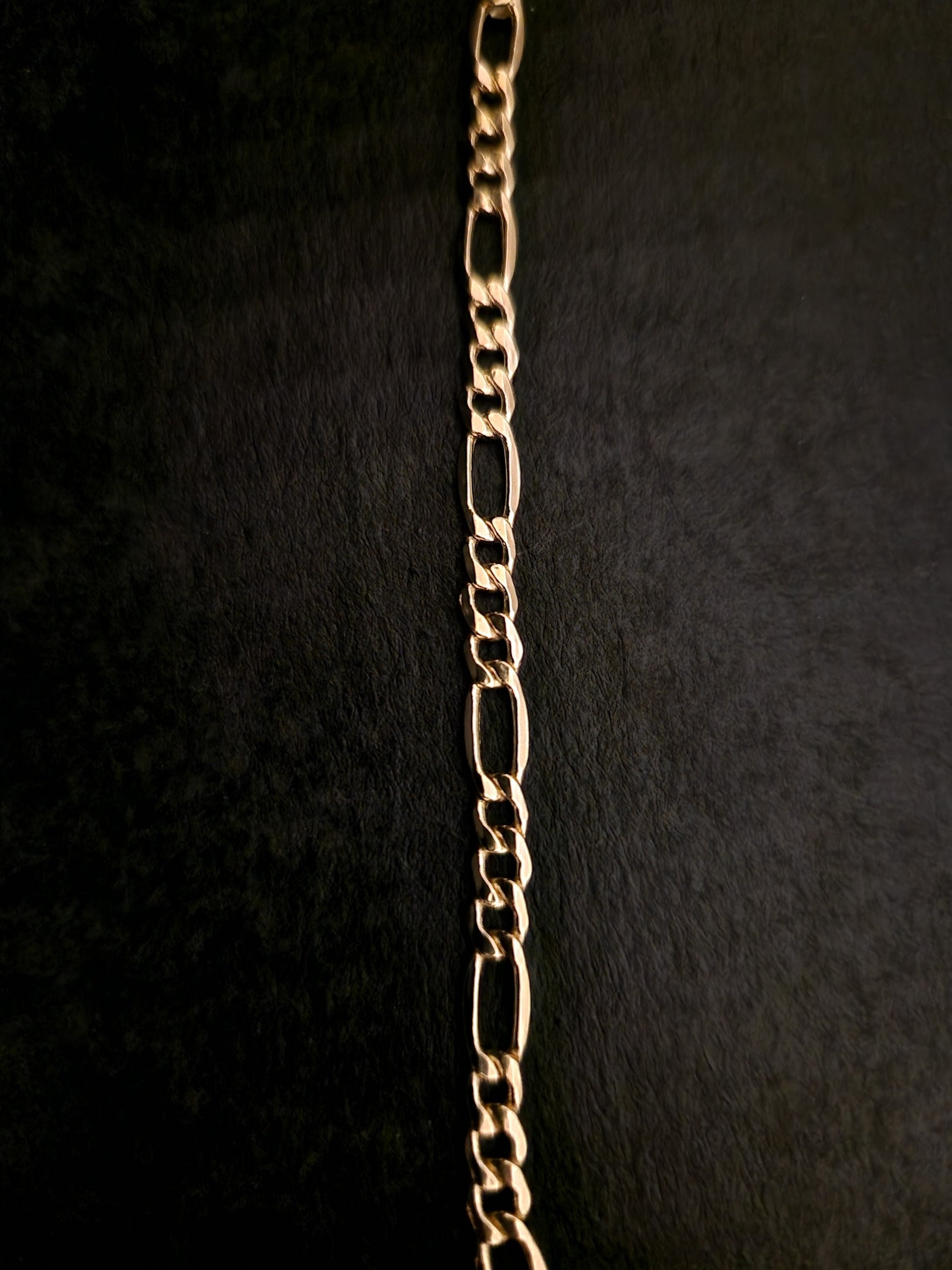 Figaro Chain in Gold 18k