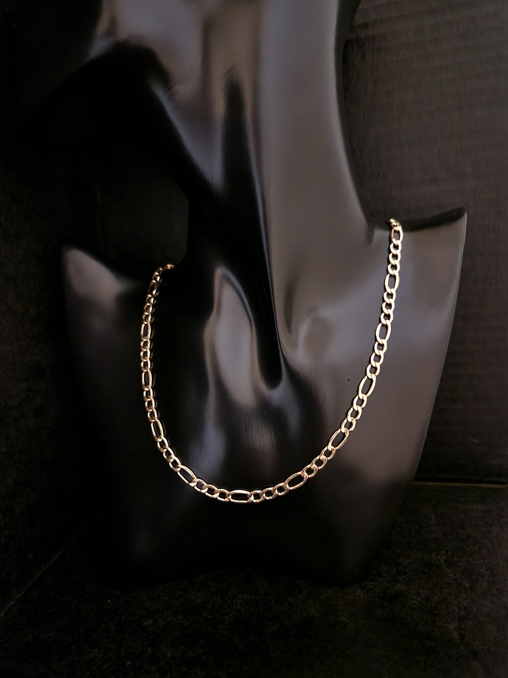 Figaro Chain in Gold 18k