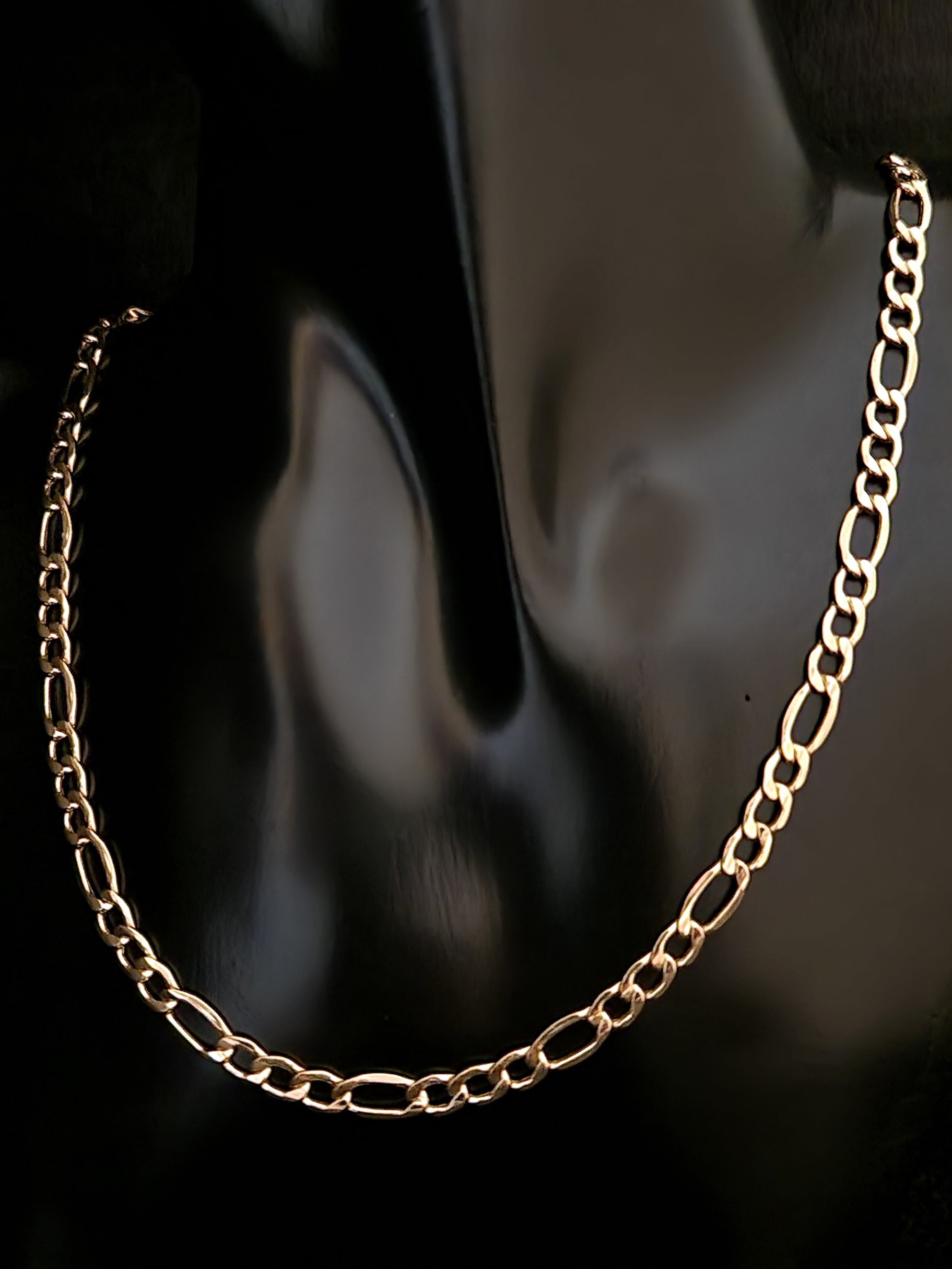 Figaro Chain in Gold 18k