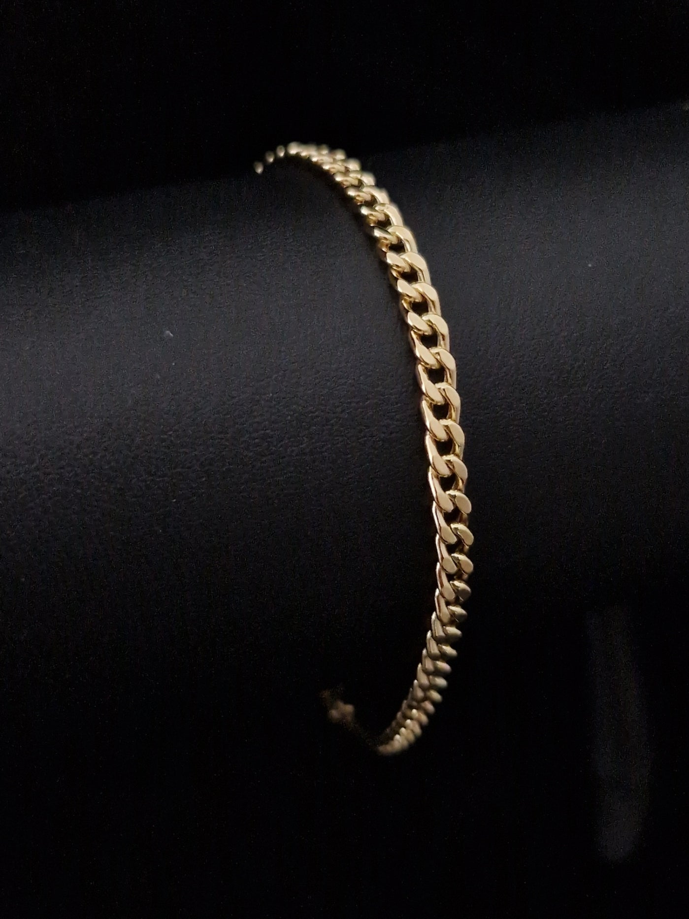 Curb Chain Bracelet in Gold 18k