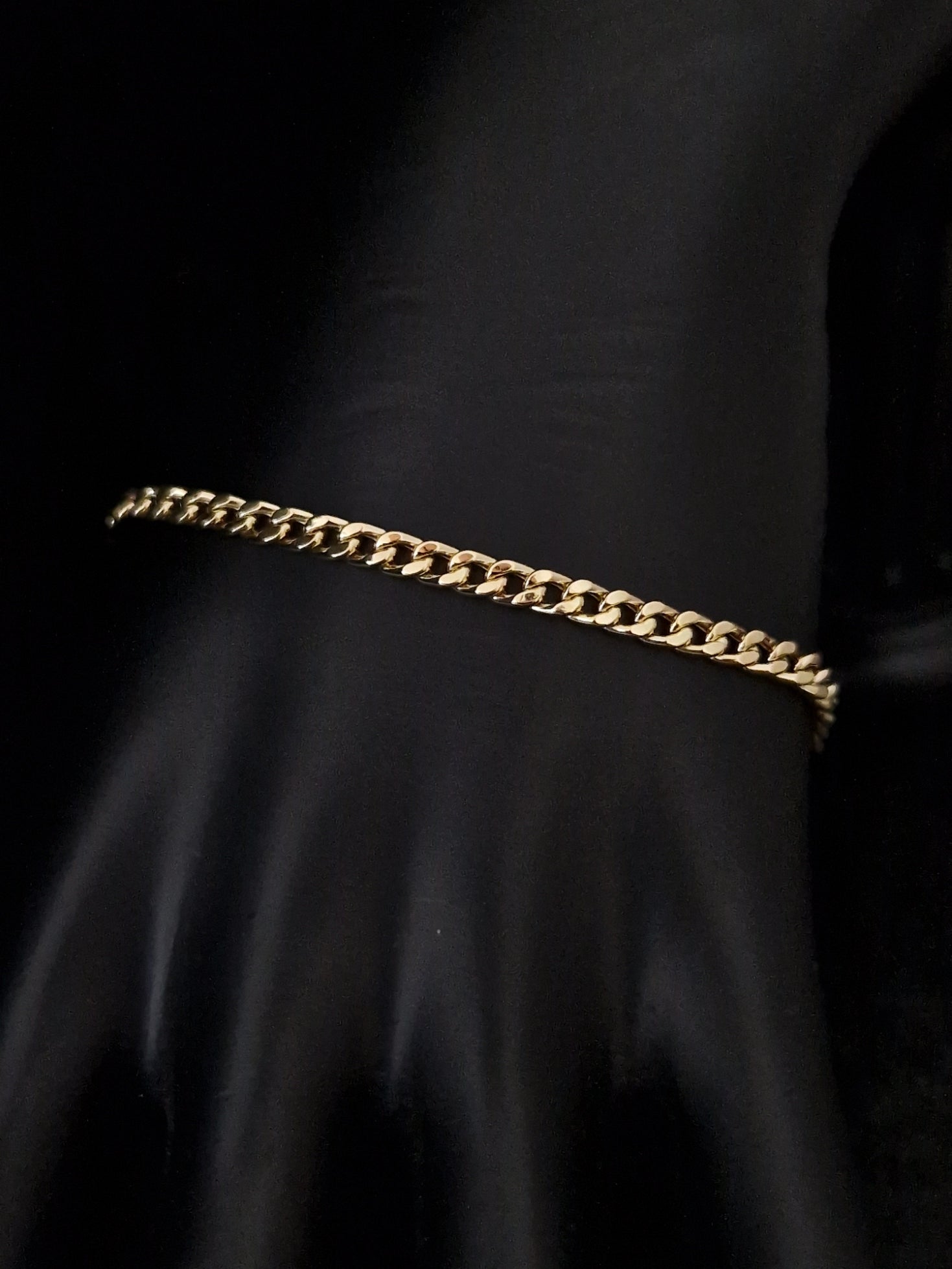 Curb Chain Bracelet in Gold 18k