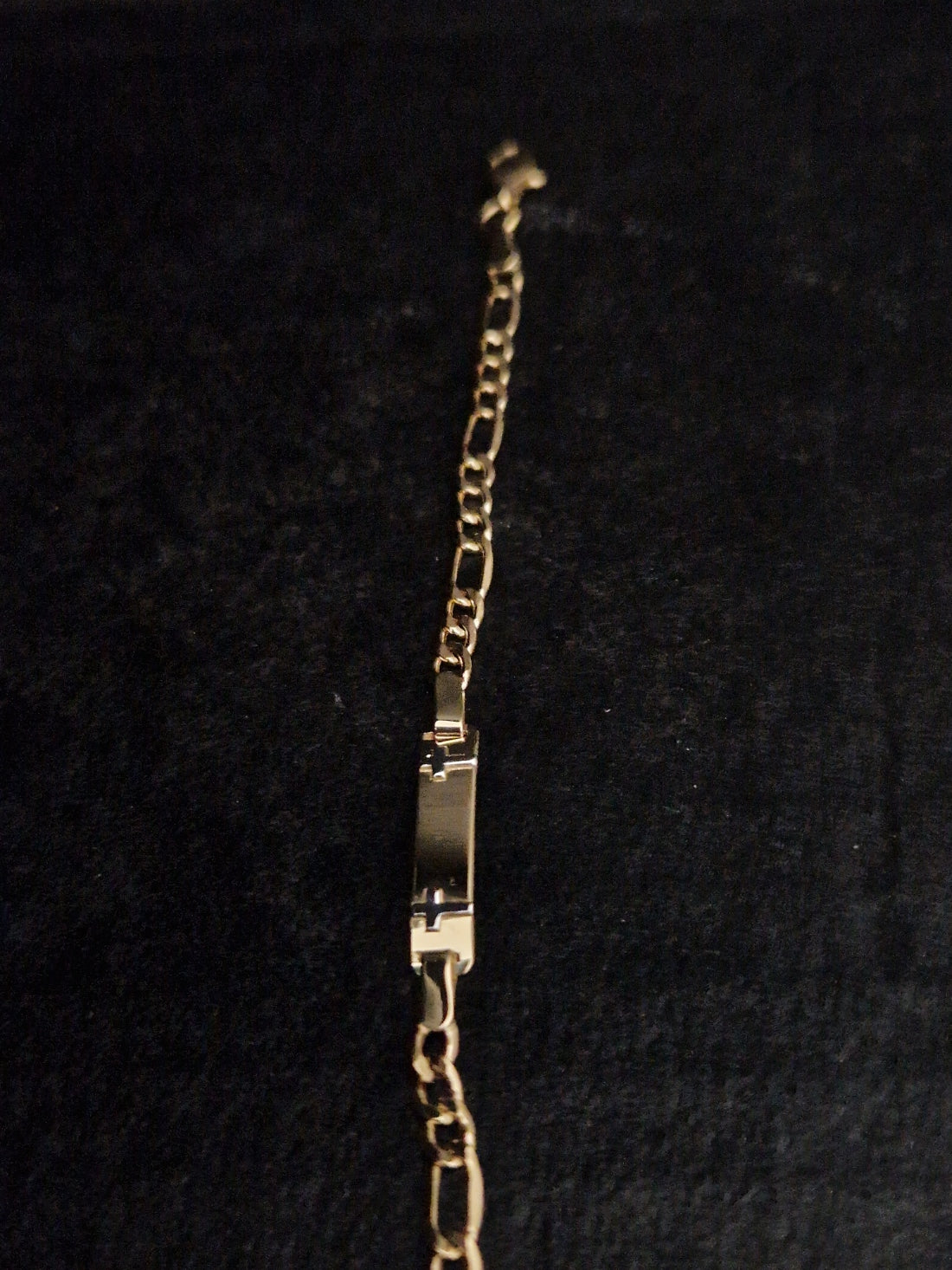 Curb Chain Bracelet in Gold 18k with two white gold crosses