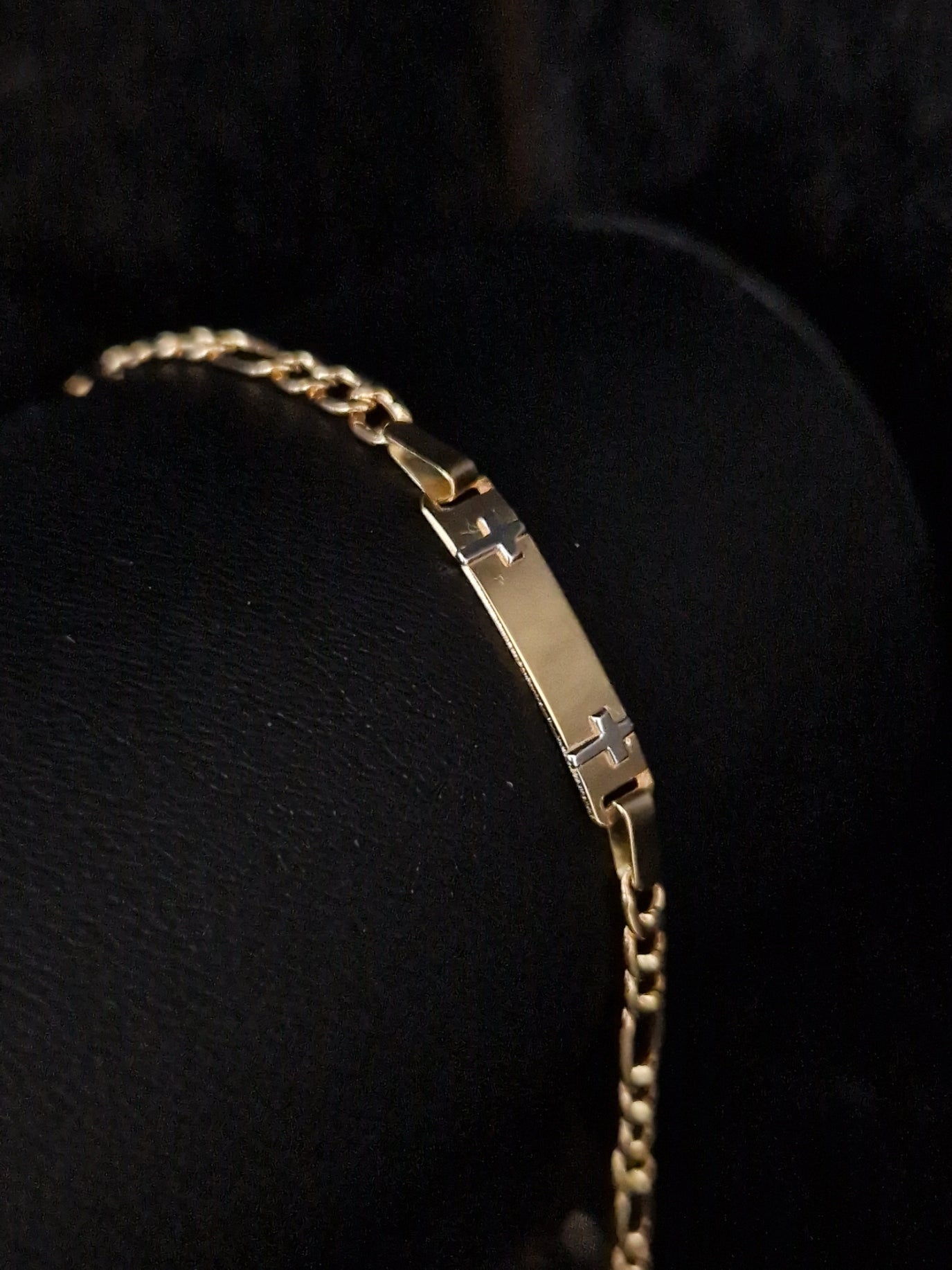 Curb Chain Bracelet in Gold 18k with two white gold crosses