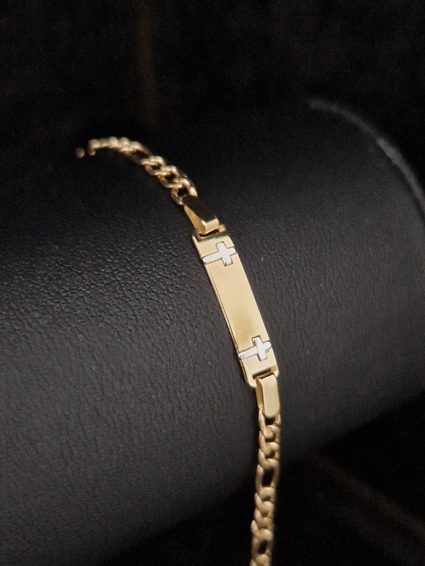 Curb Chain Bracelet in Gold 18k with two white gold crosses