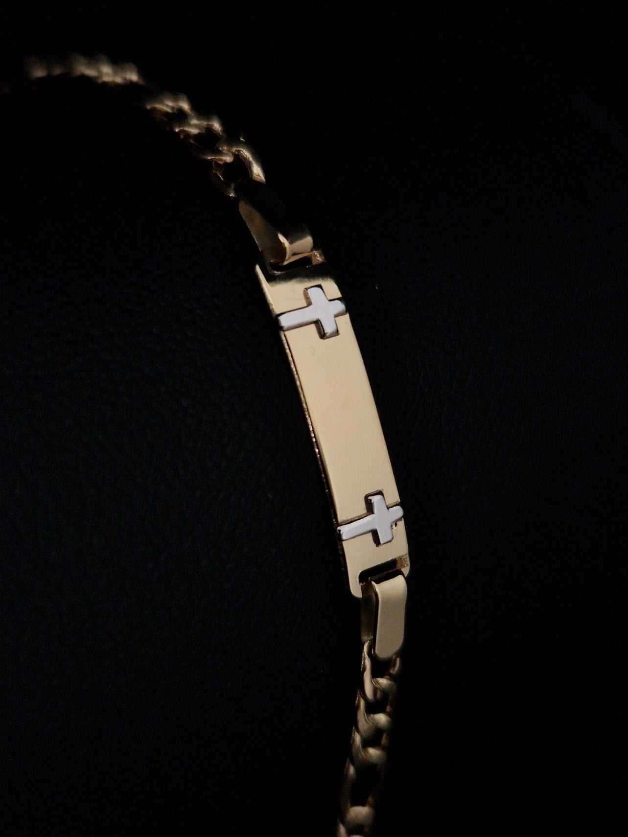 Curb Chain Bracelet in Gold 18k with two white gold crosses