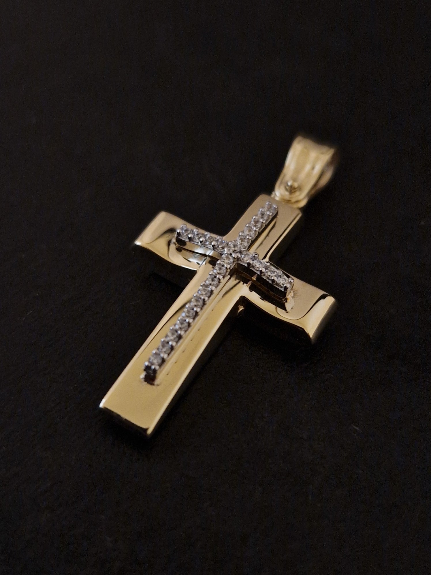 Pendant Cross with White Cubic Zirconia in Gold 18k