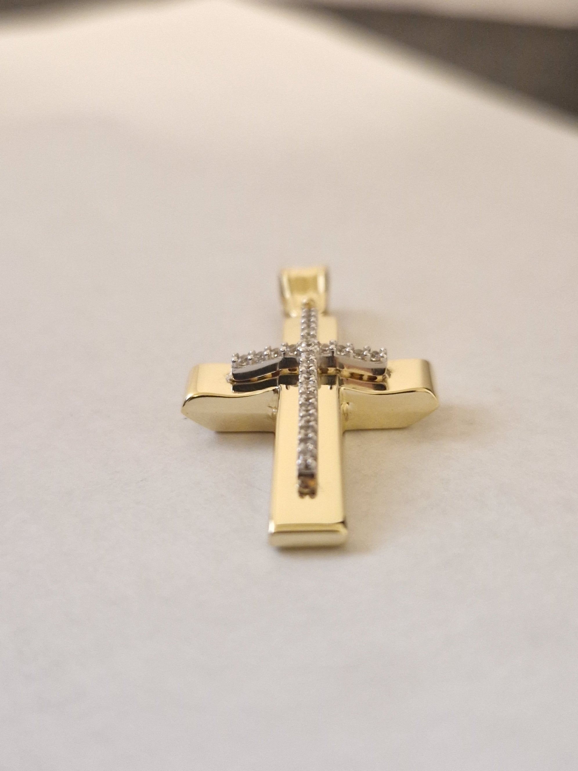 Pendant Cross with White Cubic Zirconia in Gold 18k