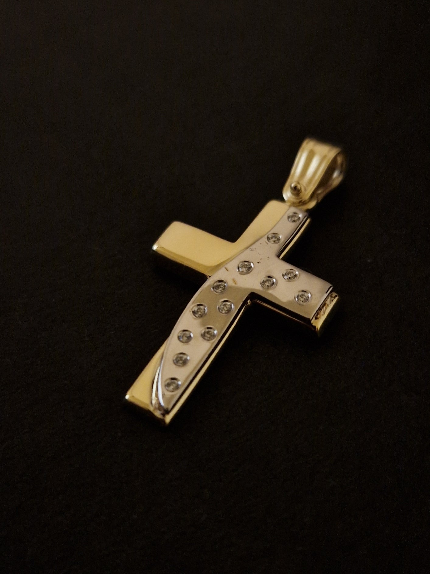 Pendant Cross with White Cubic Zirconia in Gold 18k