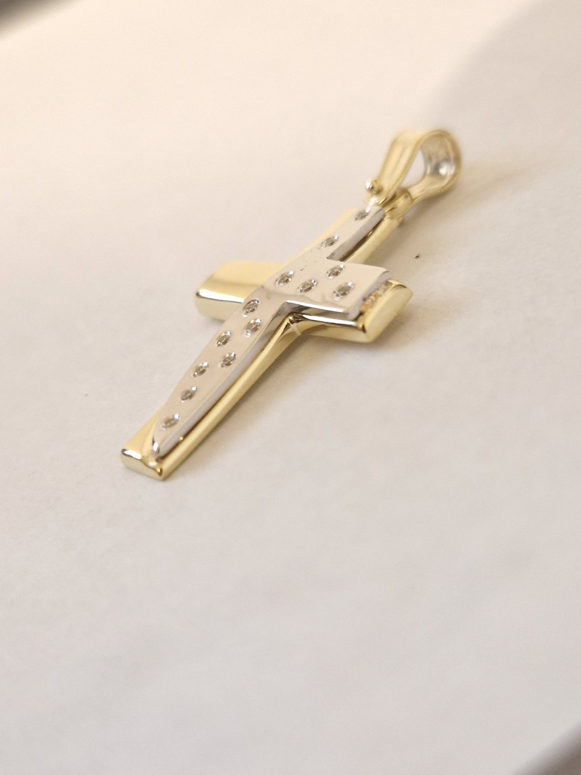 Pendant Cross with White Cubic Zirconia in Gold 18k