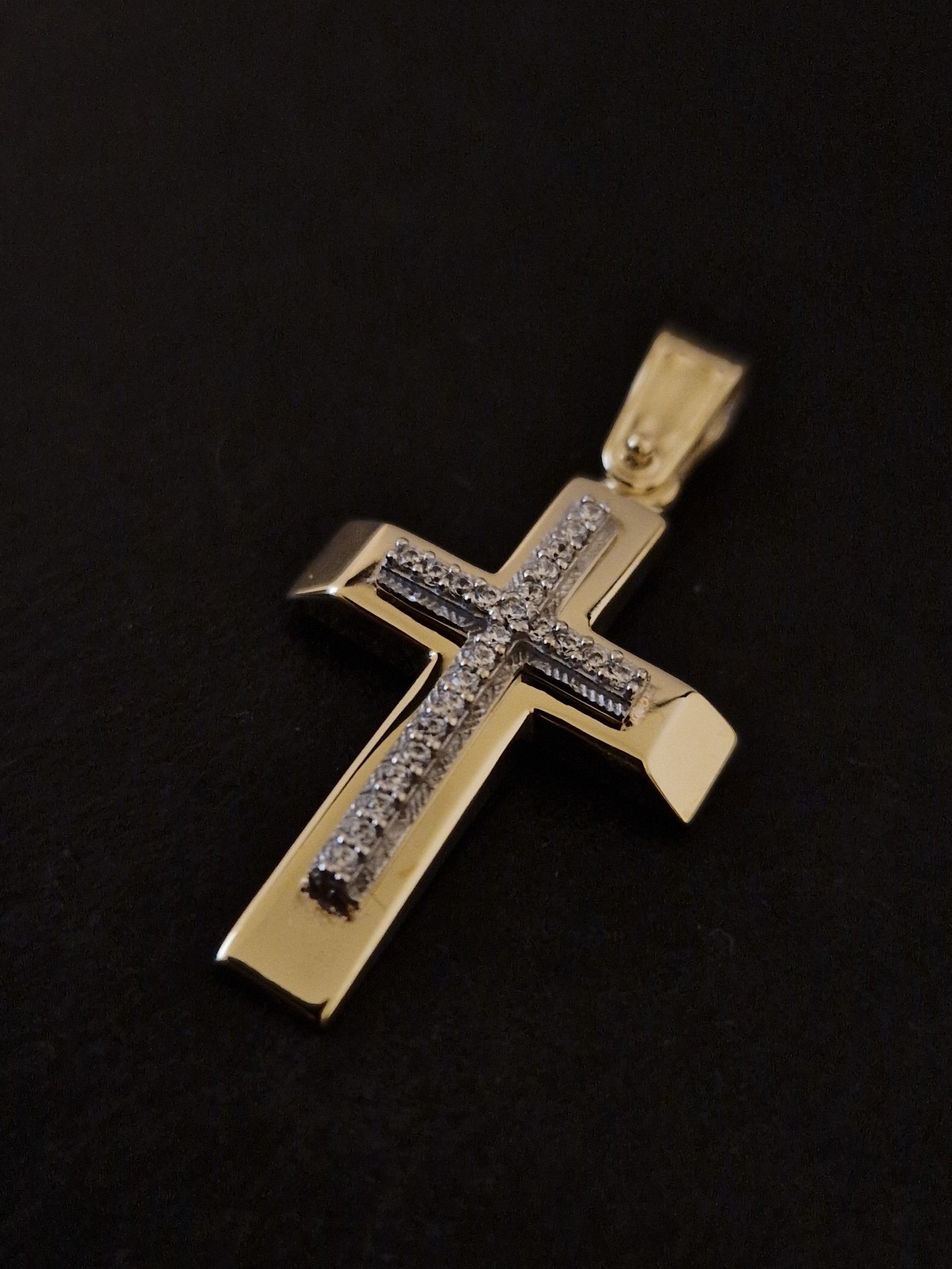 Pendant Cross with White Cubic Zirconia in Gold 18k