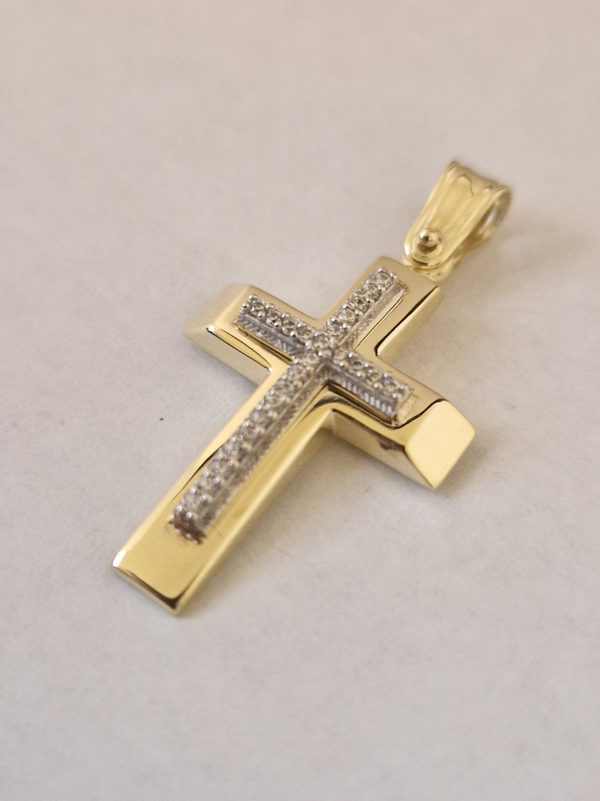 Pendant Cross with White Cubic Zirconia in Gold 18k