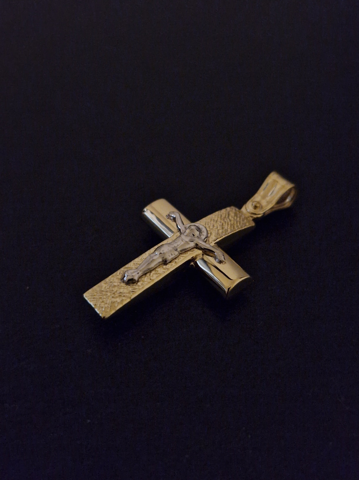 Pendant Cross with Jesus Body Double Face in Gold 18k