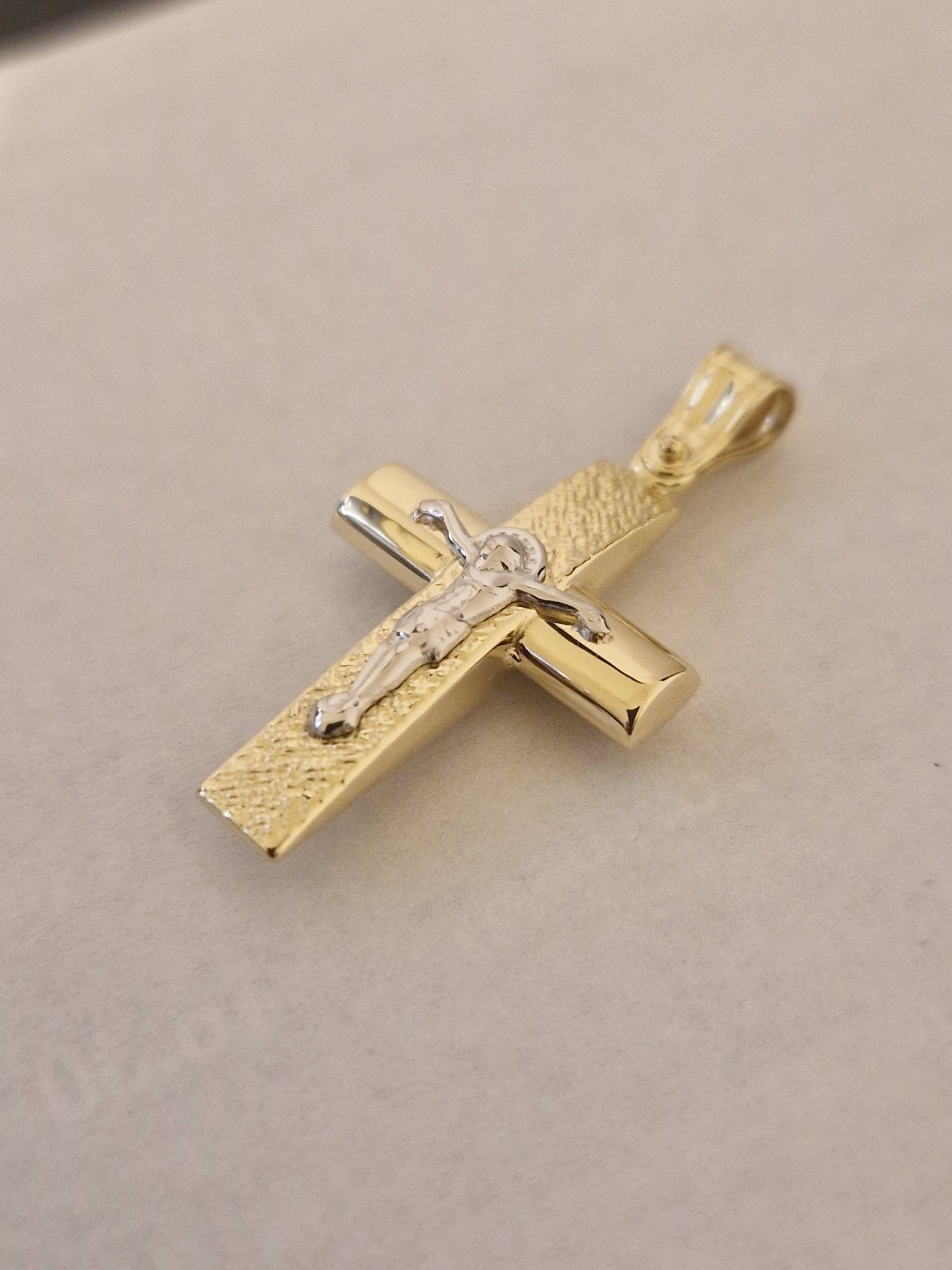 Pendant Cross with Jesus Body Double Face in Gold 18k