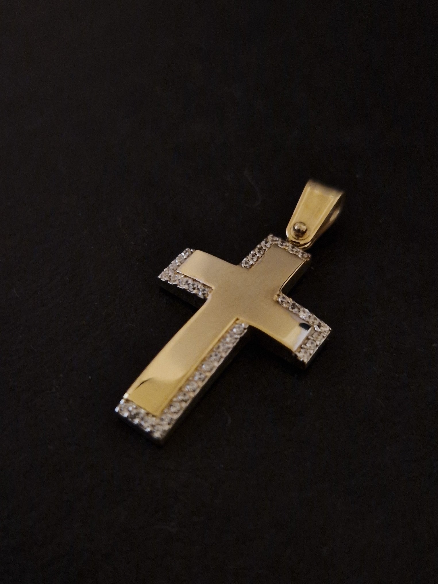 Pendant Cross with White Cubic Zirconia in Gold 18k