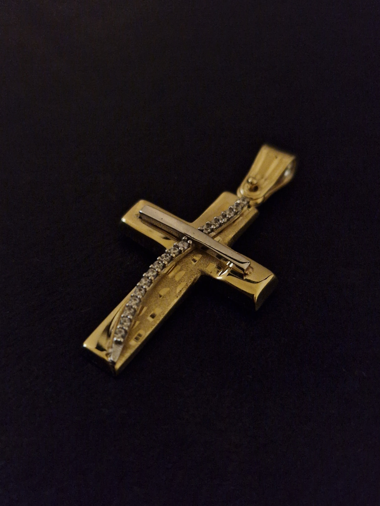 Pendant Cross with White Cubic Zirconia in Gold 18k