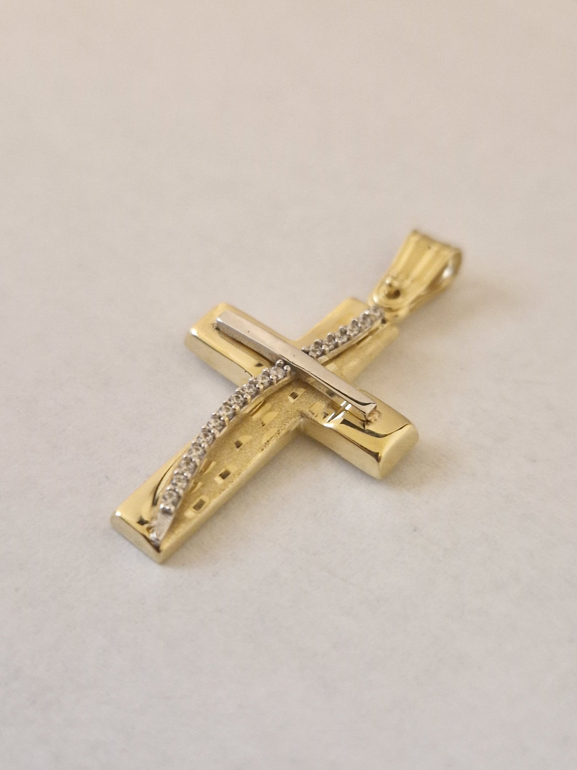 Pendant Cross with White Cubic Zirconia in Gold 18k