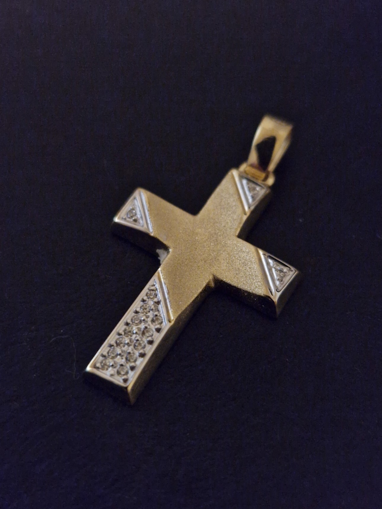 Pendant Cross with White Cubic Zirconia in Gold 18k