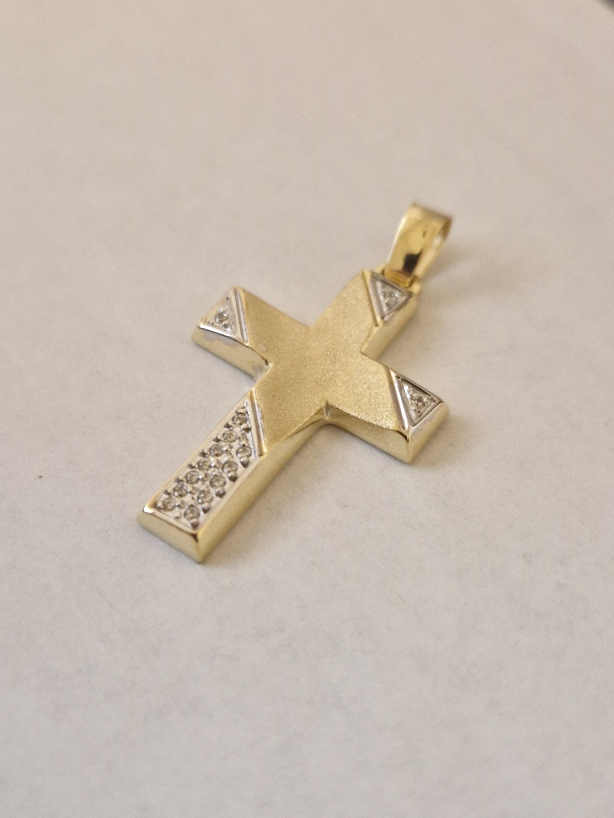 Pendant Cross with White Cubic Zirconia in Gold 18k