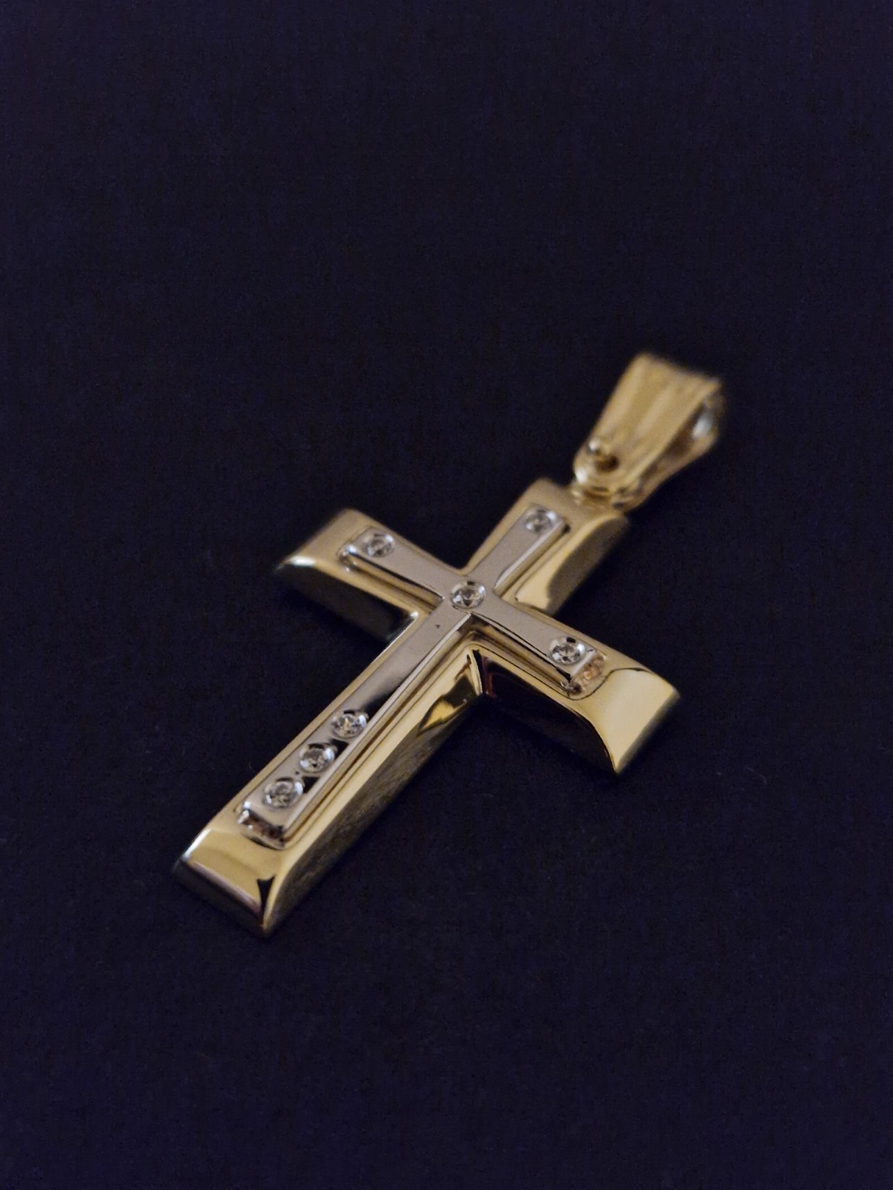 Pendant Cross with White Cubic Zirconia in Gold 18k