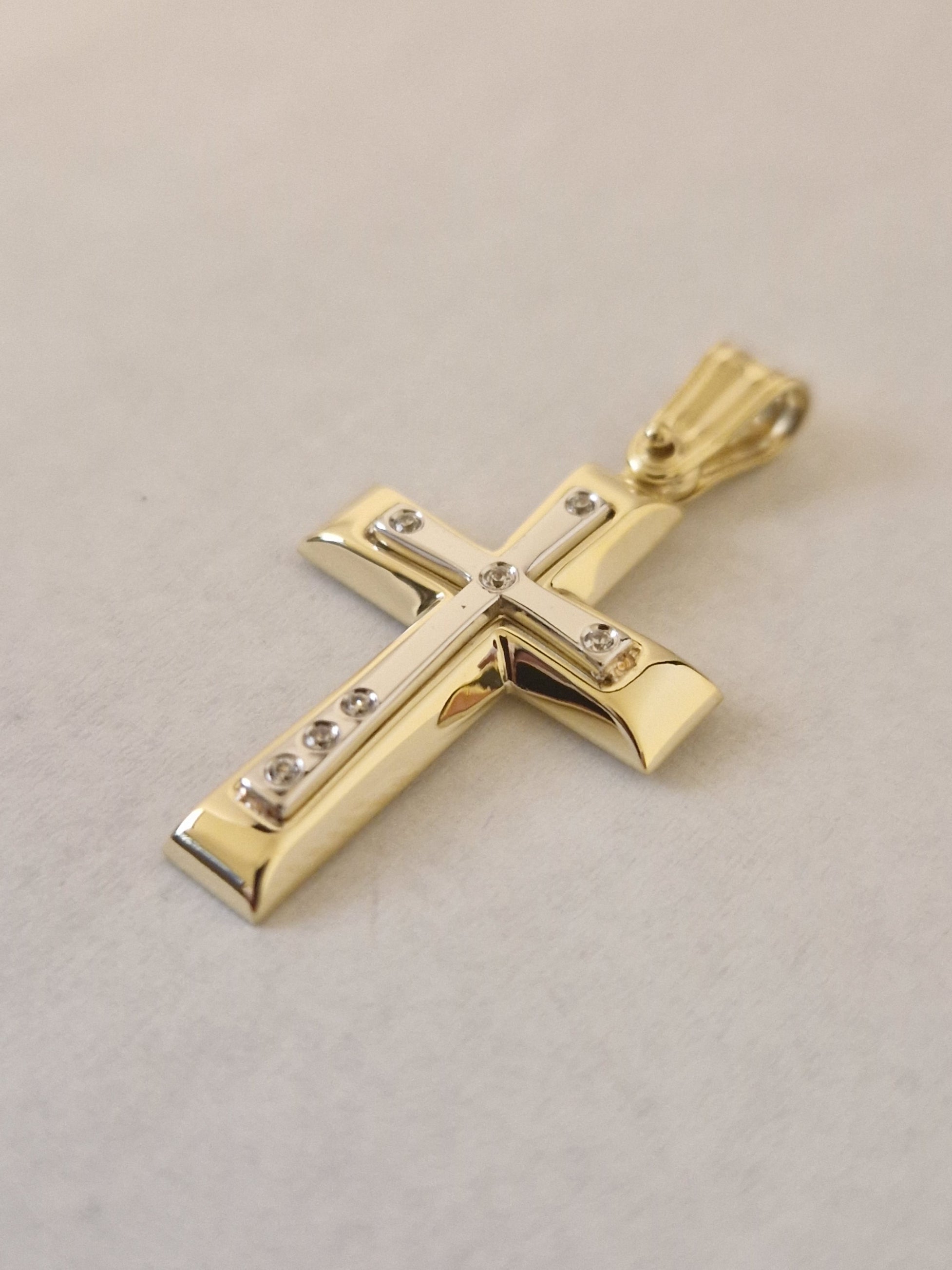 Pendant Cross with White Cubic Zirconia in Gold 18k