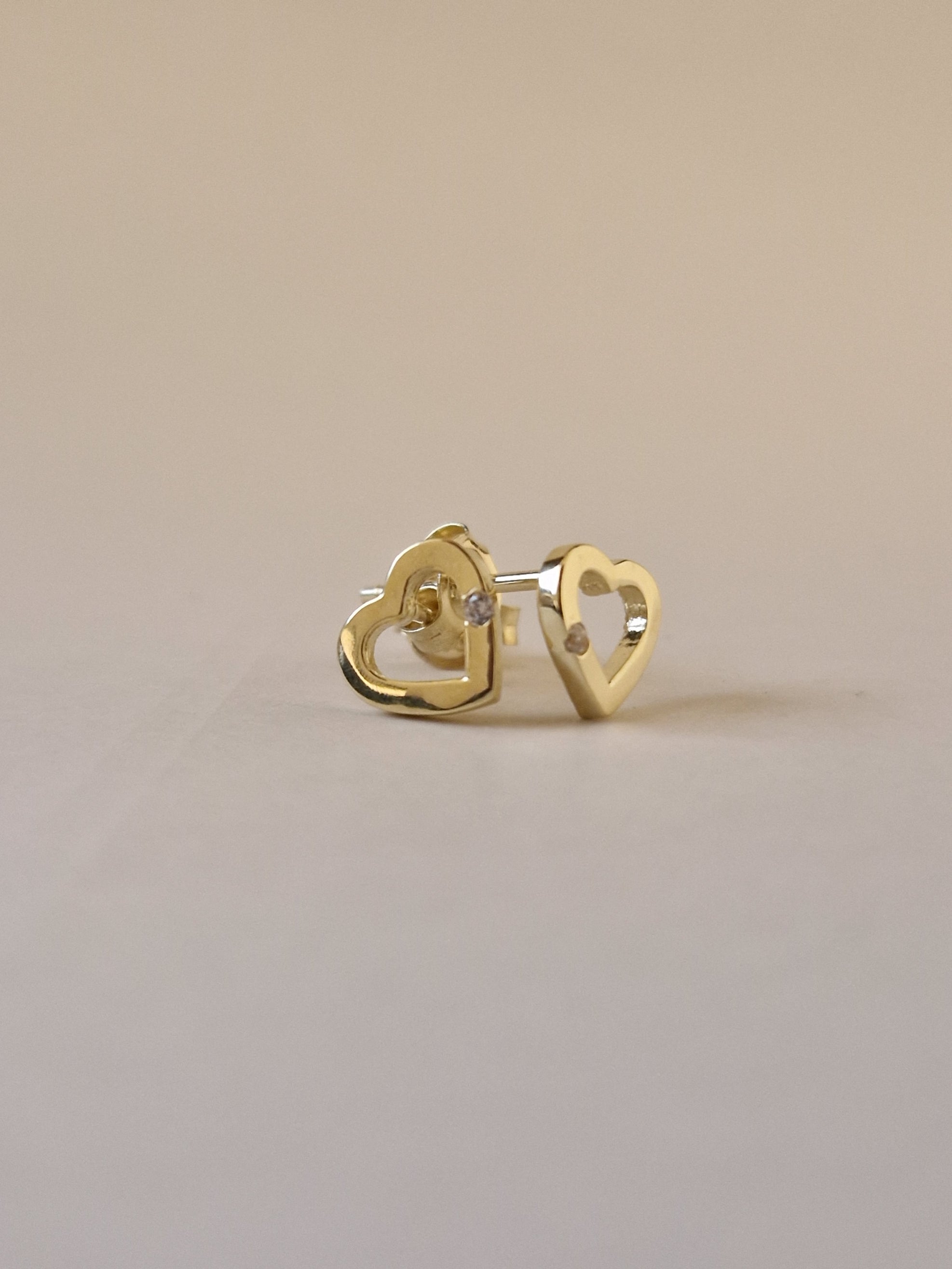 Earrings Solid Heart Shape Guld 18k with White Zircon