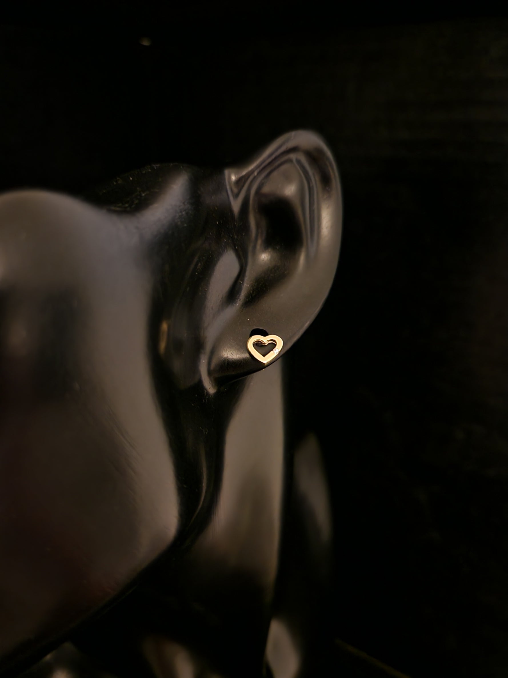 Earrings Solid Heart Shape Guld 18k with White Zircon