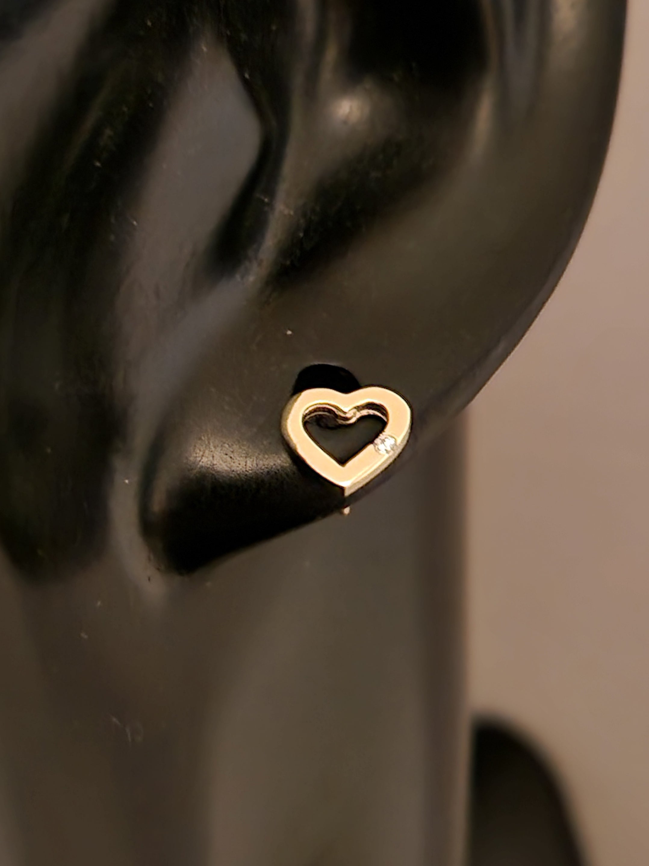 Earrings Solid Heart Shape Guld 18k with White Zircon