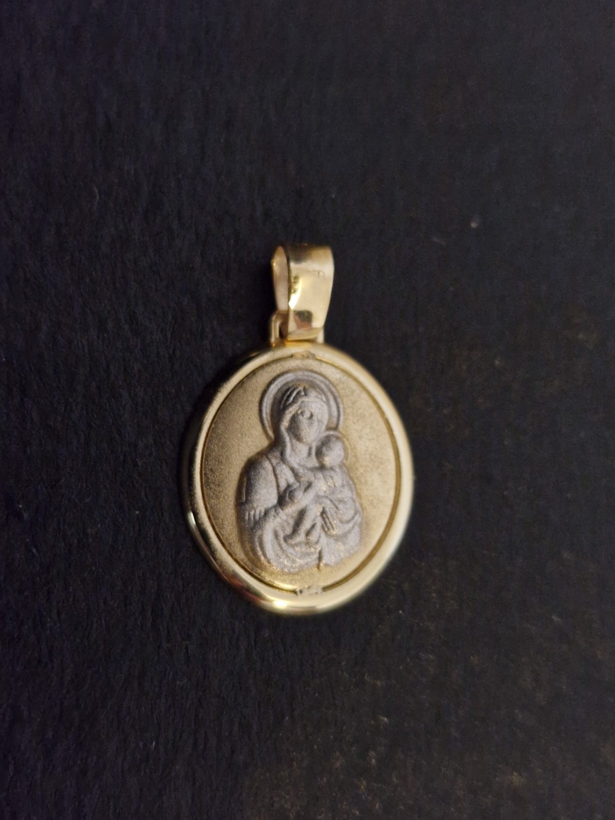 Religion Pendant Virgin Mary baby Jesus in Gold 18k