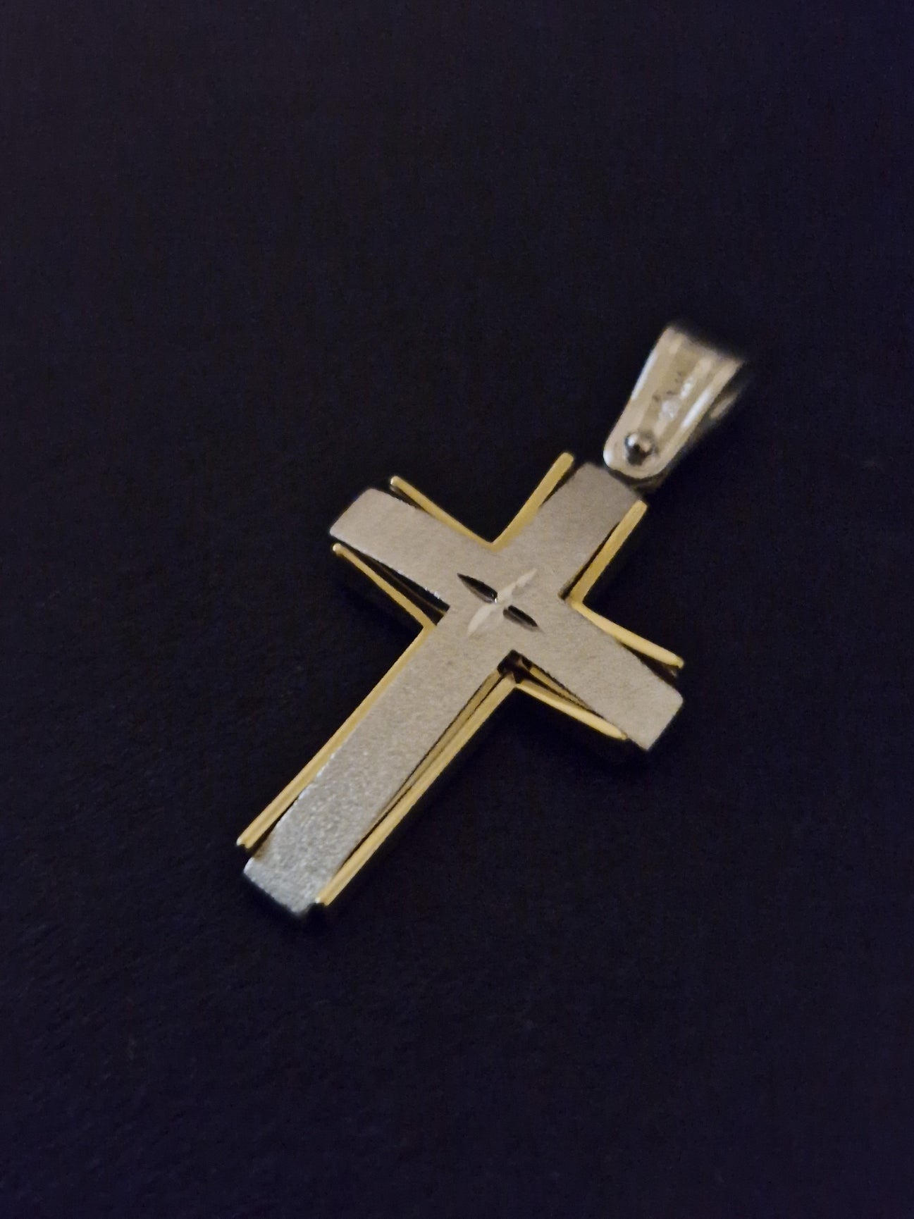 Pendant Cross with White Cubic Zirconia in Gold 18k