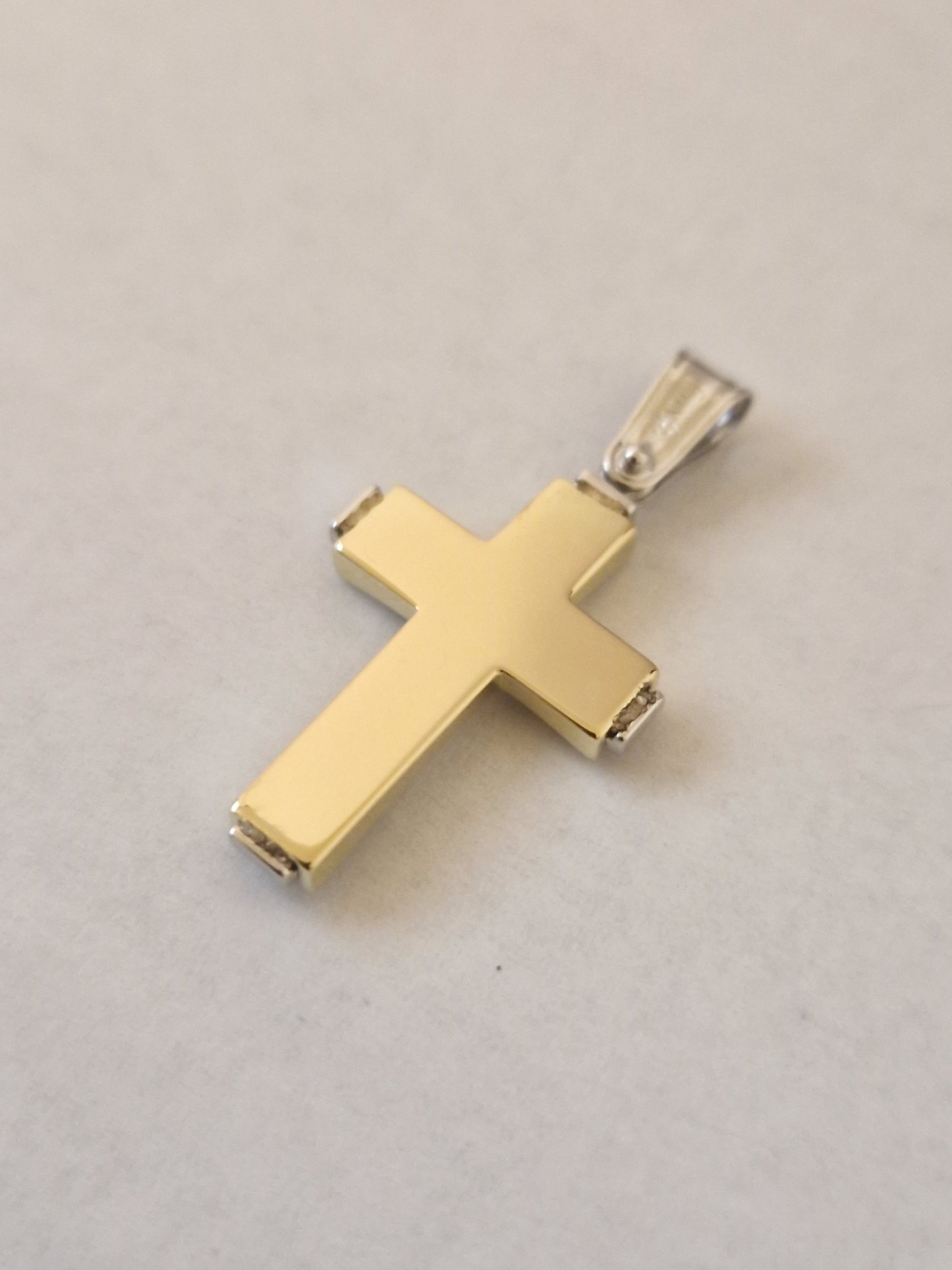 Pendant Cross with White Cubic Zirconia in Gold 18k