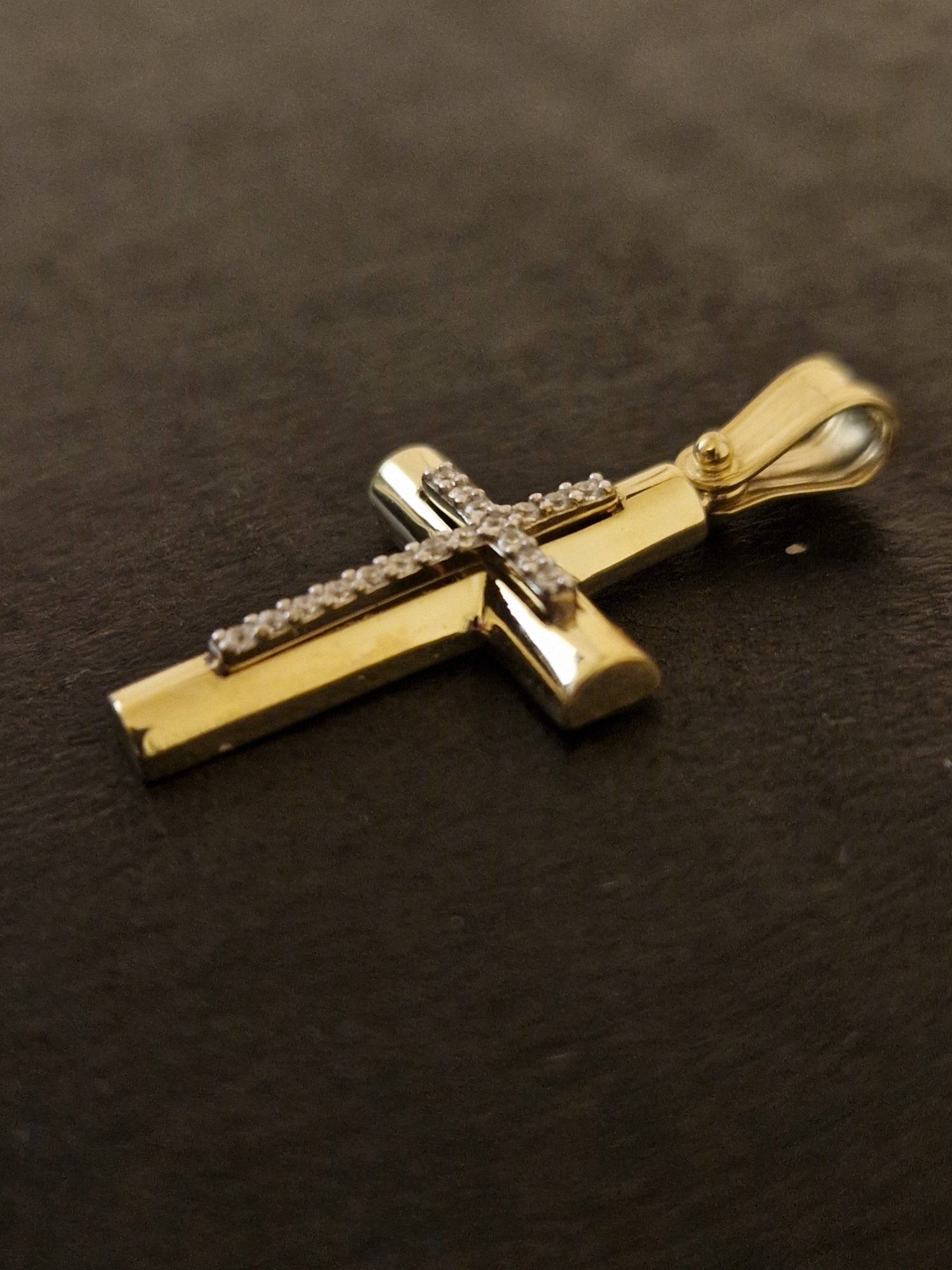 Pendant Cross with White Cubic Zirconia in Gold 18k