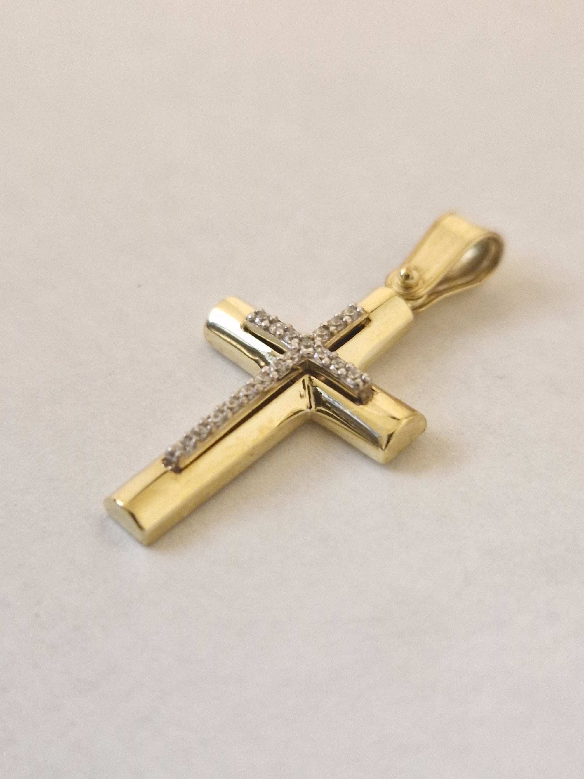 Pendant Cross with White Cubic Zirconia in Gold 18k