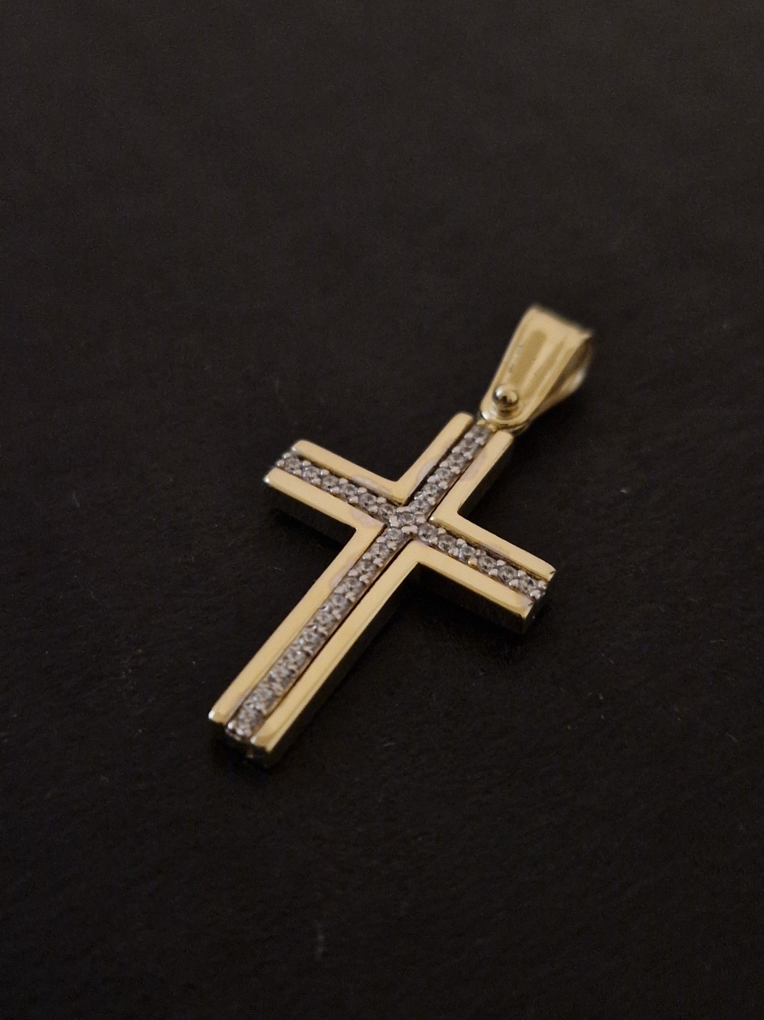 Pendant Cross with White Cubic Zirconia in Gold 18k