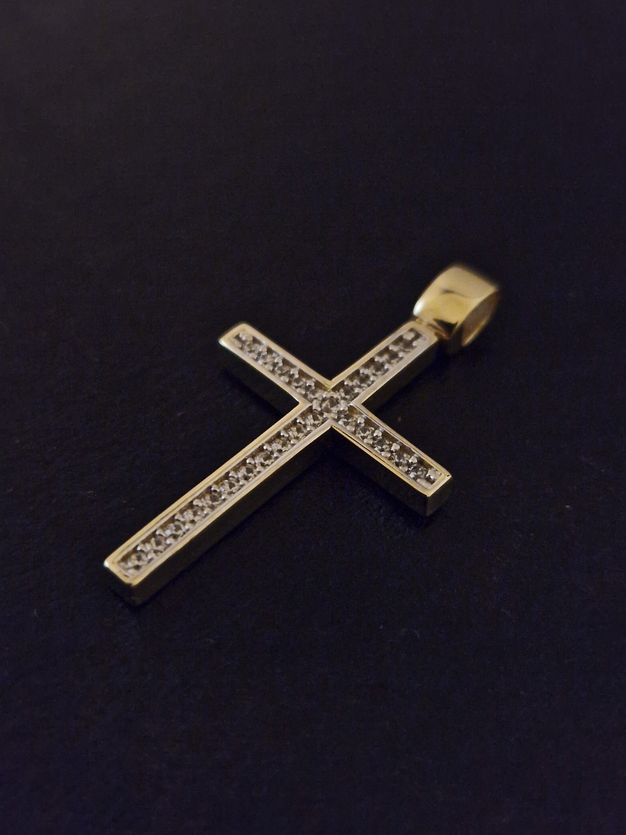 Pendant Cross with White Cubic Zirconia in Gold 18k