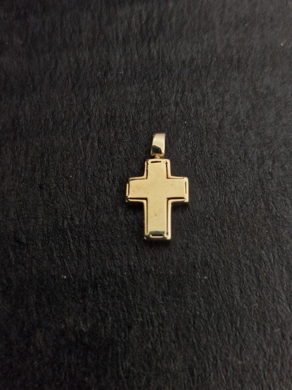 Pendant Cross with White Cubic Zirconia in Gold 18k