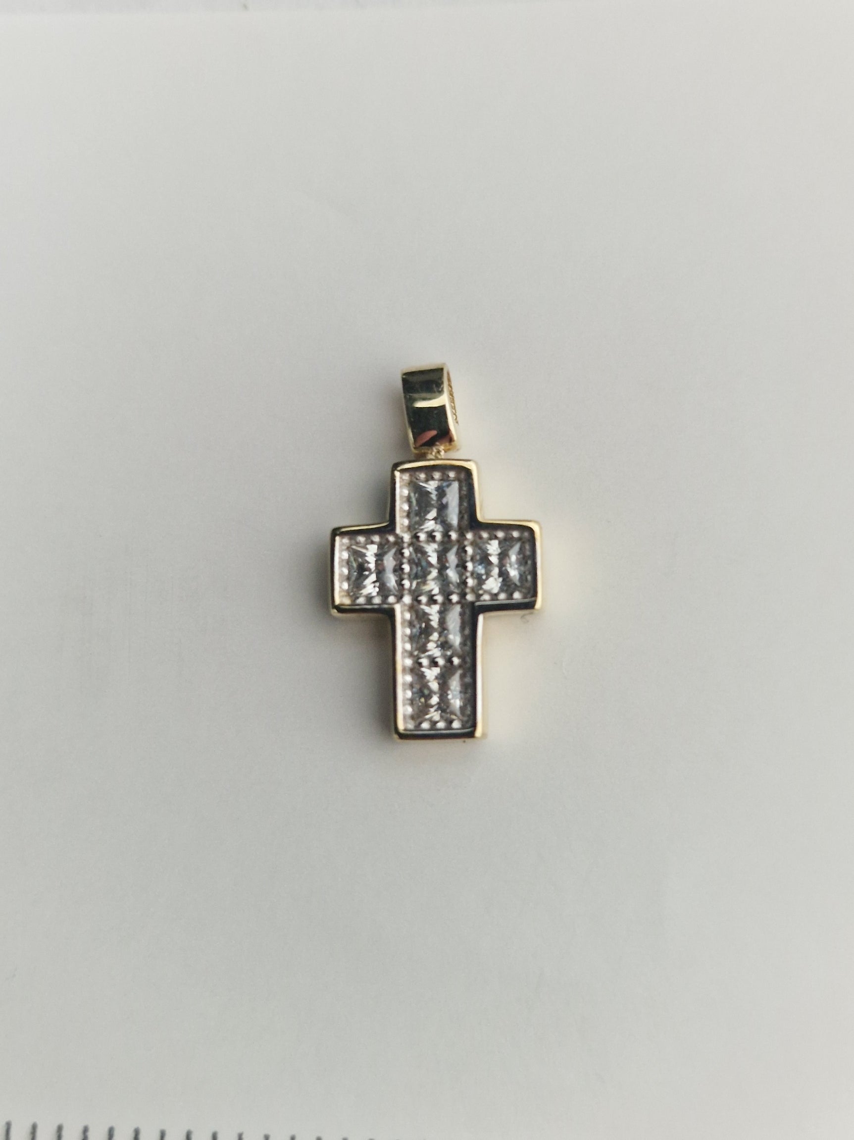 Pendant Cross with White Cubic Zirconia in Gold 18k