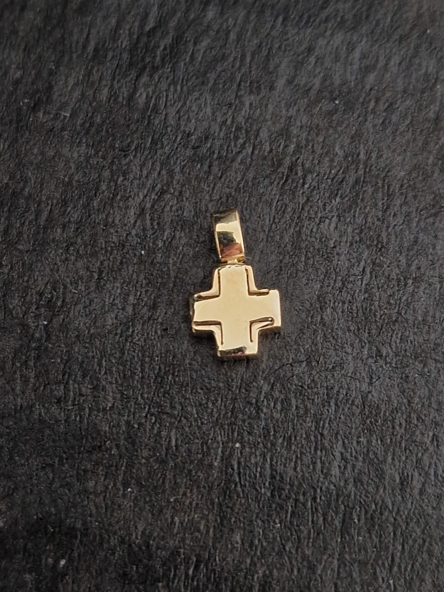 Pendant Cross with White Cubic Zirconia in Gold 18k