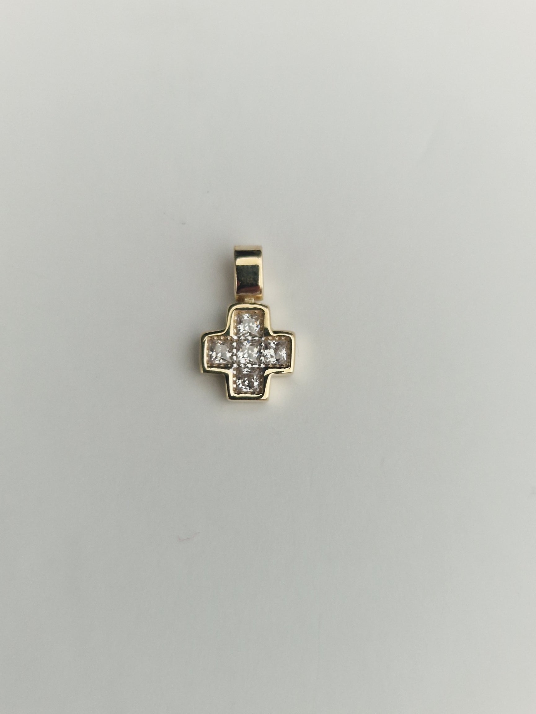 Pendant Cross with White Cubic Zirconia in Gold 18k