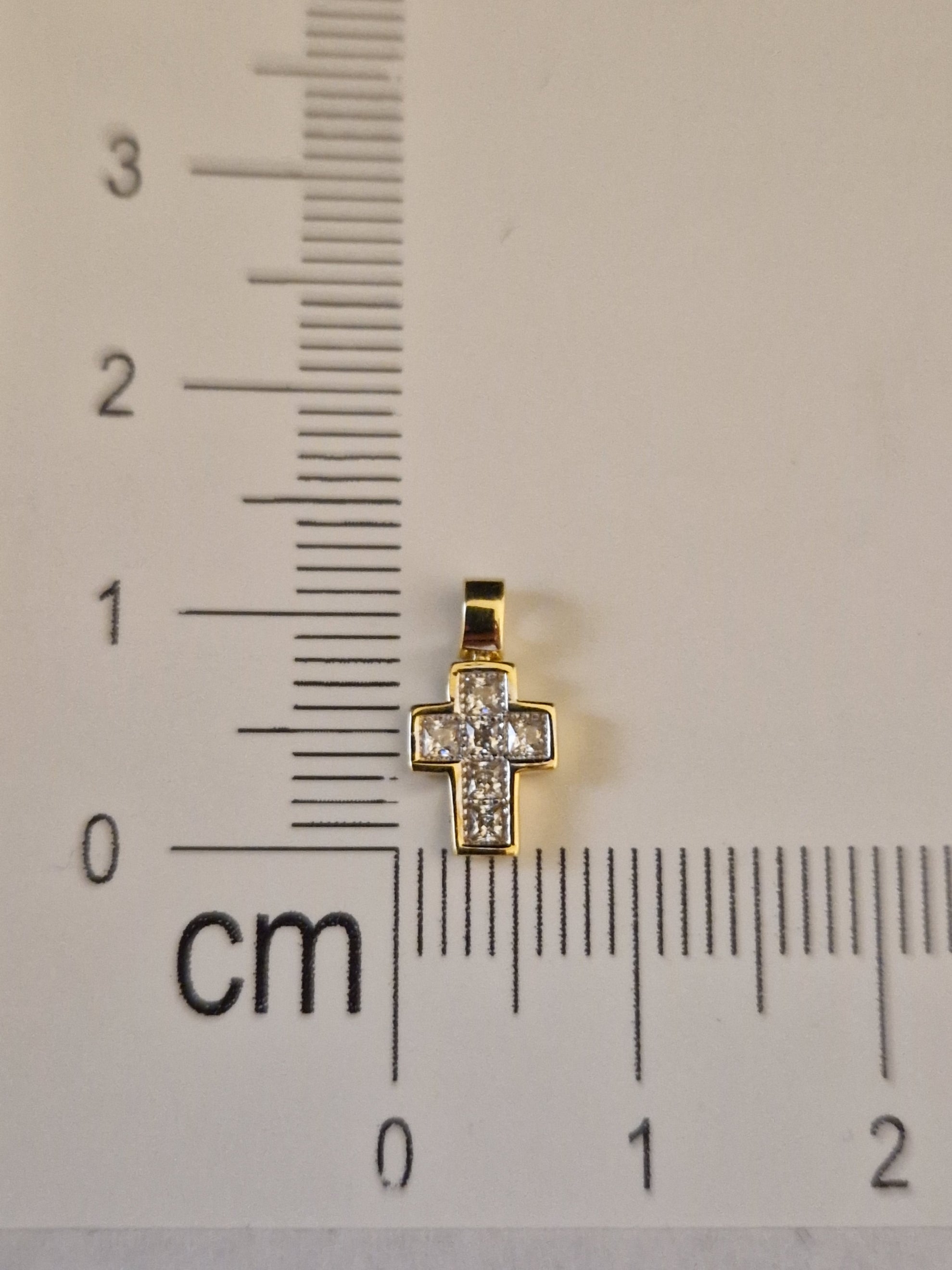 Pendant Cross with White Cubic Zirconia in Gold 18k