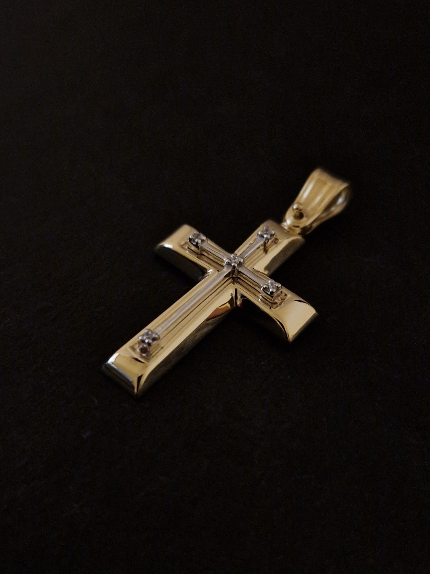 Pendant Cross with White Cubic Zirconia in Gold 18k