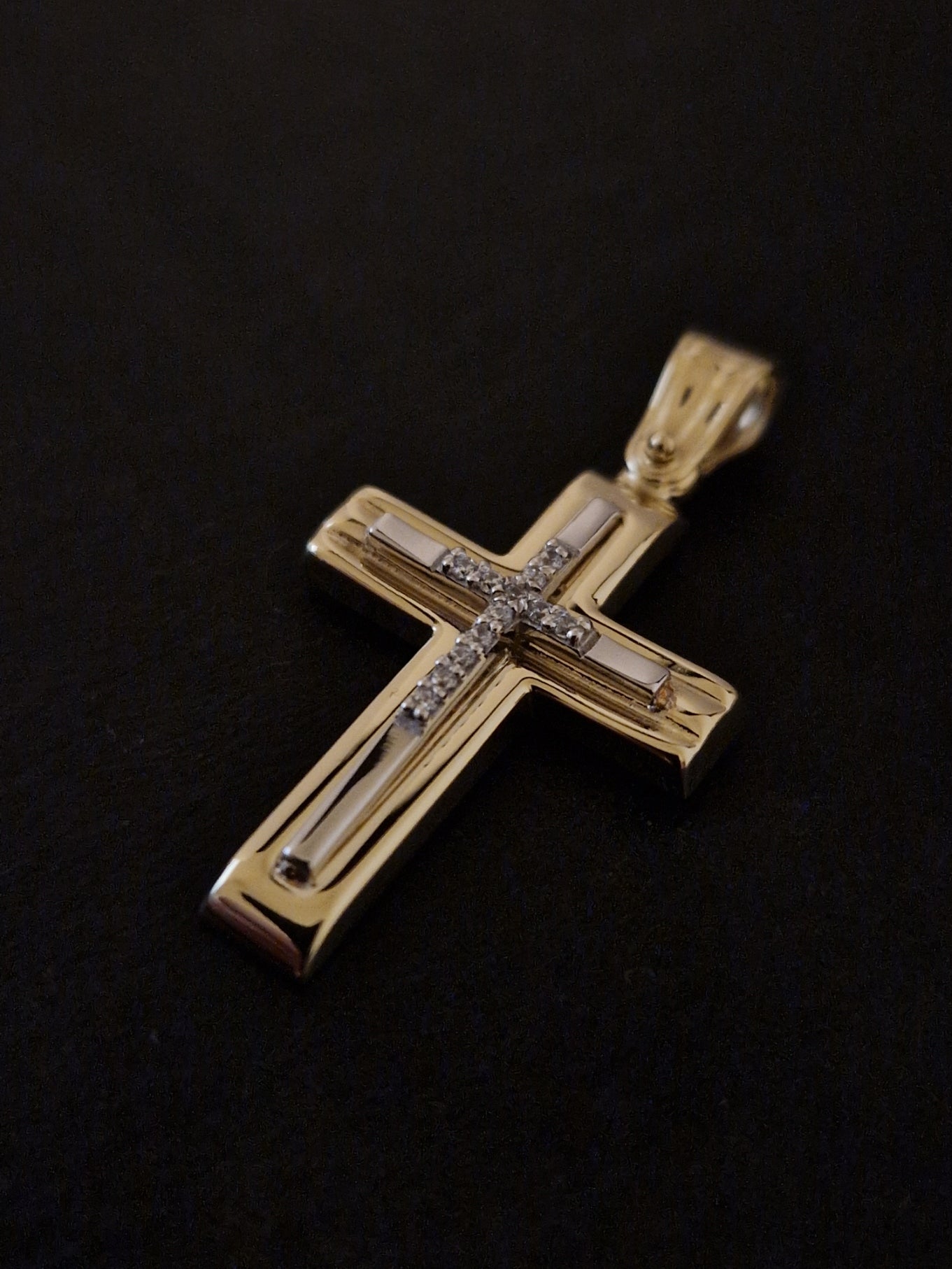 Pendant Cross with White Cubic Zirconia in Gold 18k