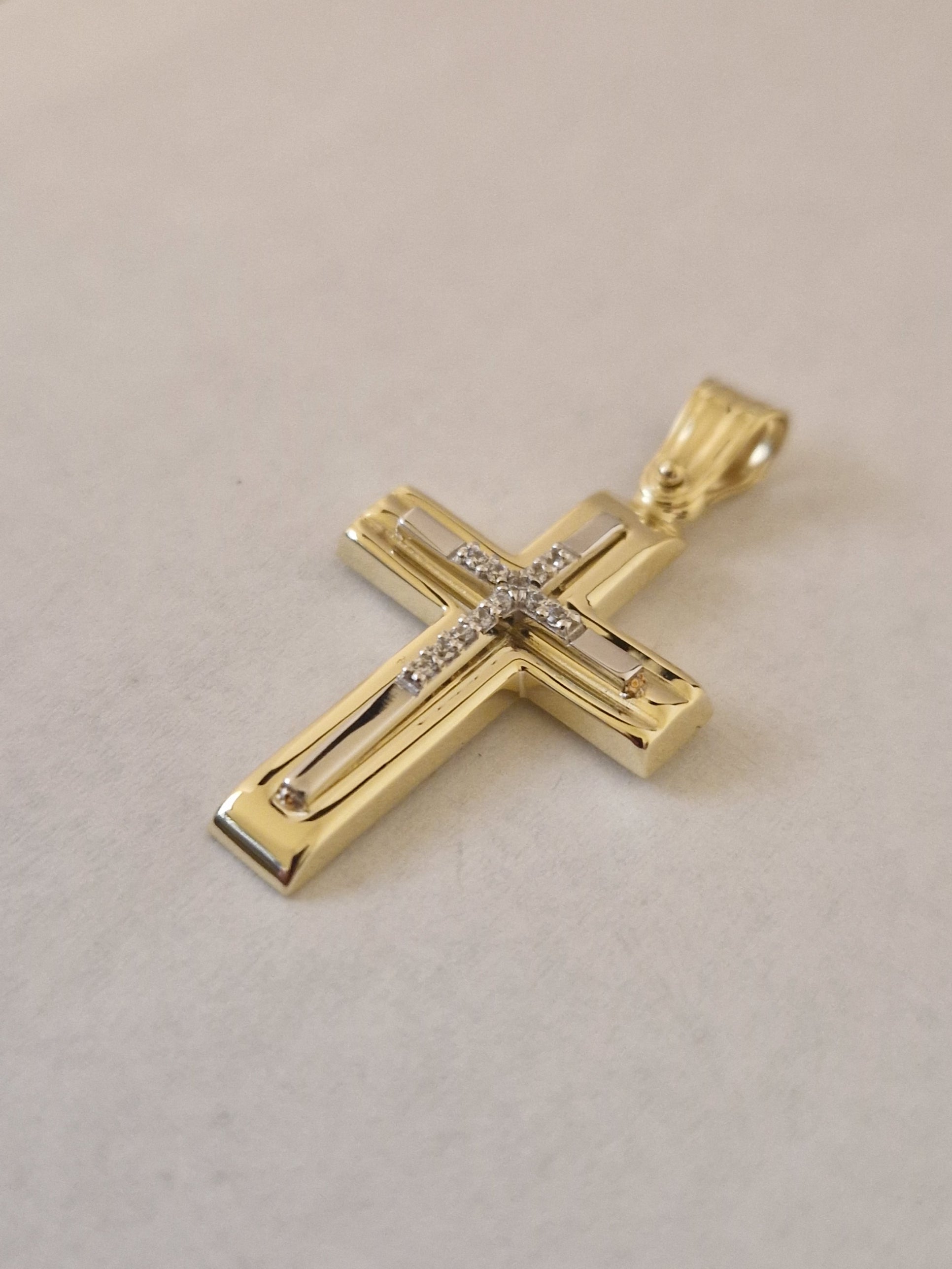 Pendant Cross with White Cubic Zirconia in Gold 18k