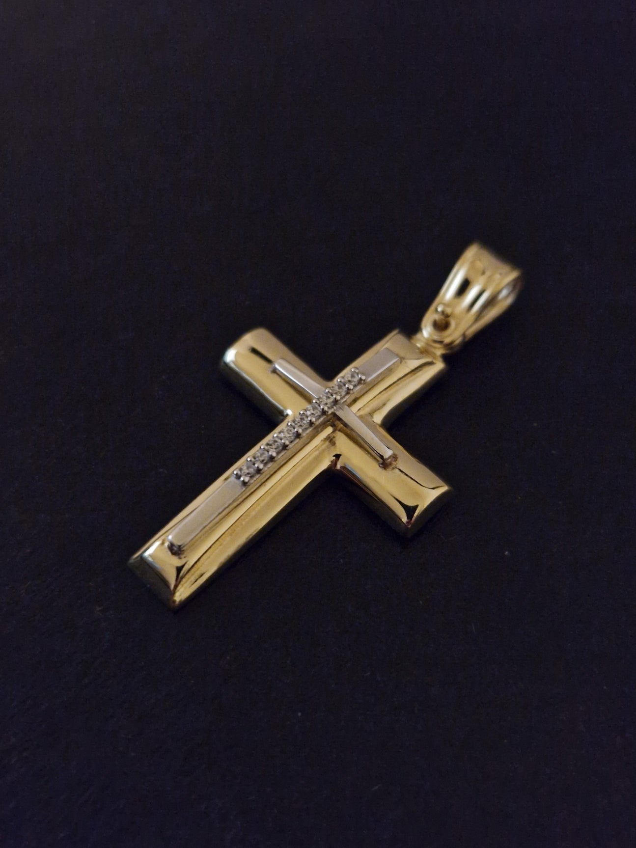 Pendant Cross with White Cubic Zirconia in Gold 18k