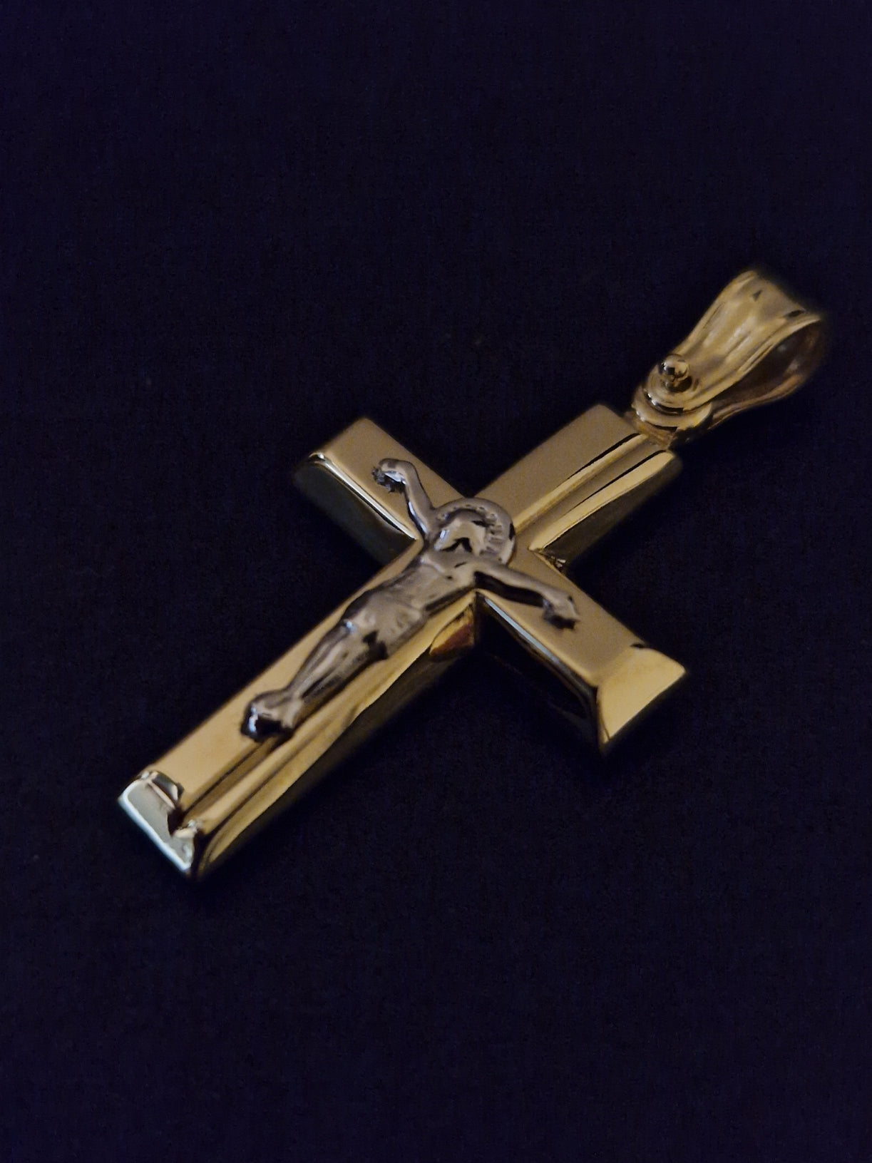 Pendant Cross with Jesus Body Double Face in Gold 18k