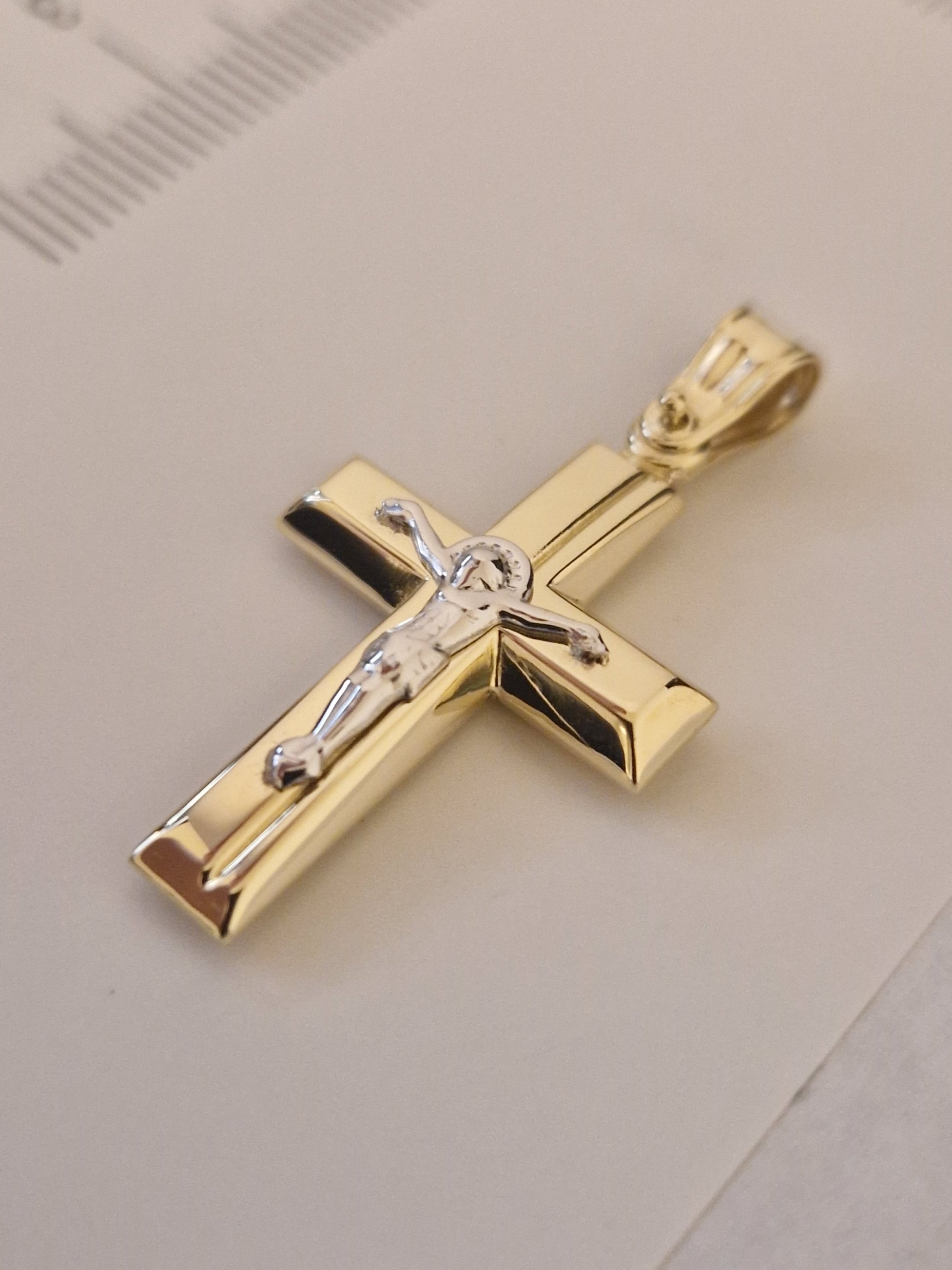 Pendant Cross with Jesus Body Double Face in Gold 18k